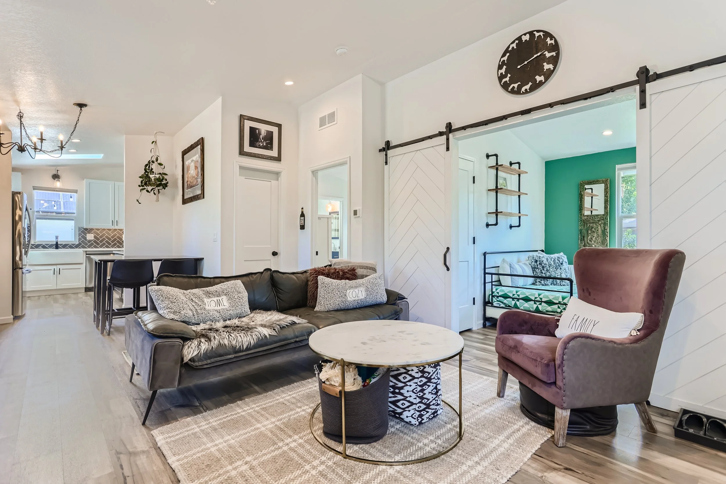 08 Living Room.jpg