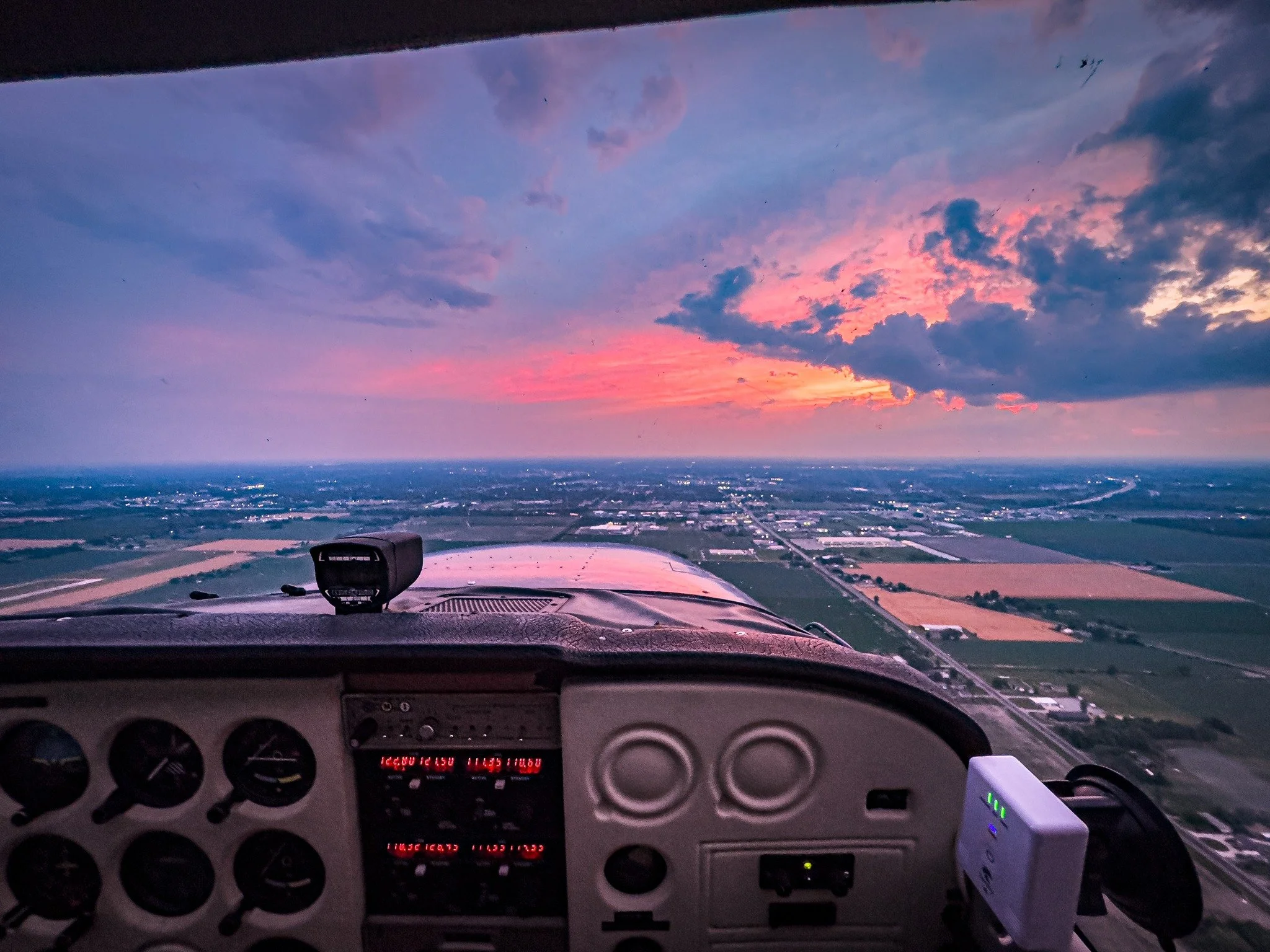✈️ My advice to new student pilots? Fly first. Then dive into ground school.

One of the questions I get asked most is:
"Should I take ground school before I start flying?"

My answer is usually no.

I recommend taking a couple of flight le