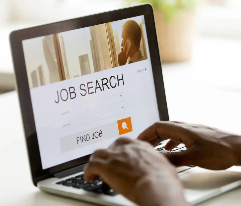 Struggling with unemployment? You're not alone. In the latest episode of Reinvention Adventures podcast, host Julie Basello shares her experience and tips on staying creative and maintaining routine during the beginning phases of being unemployed. Tu
