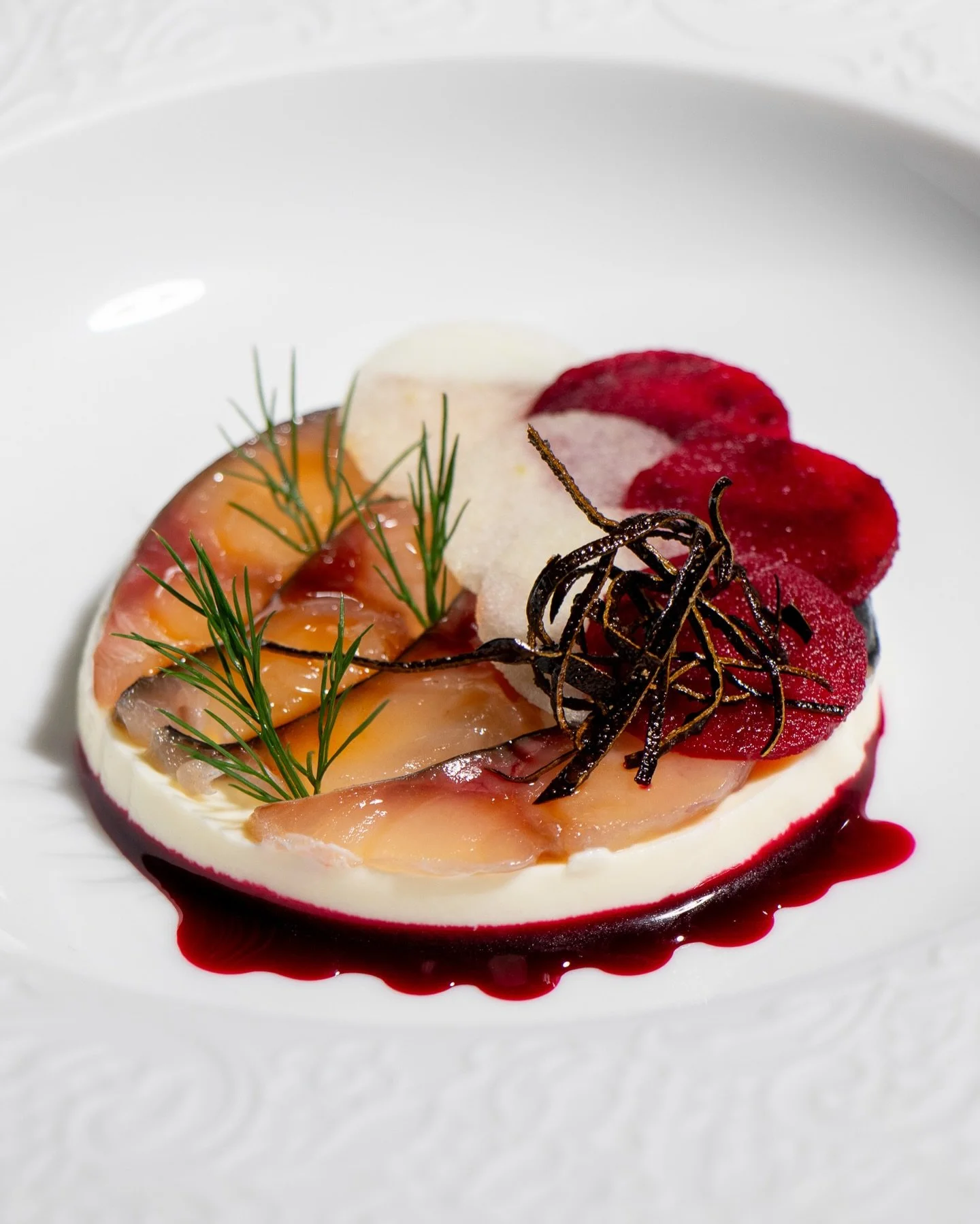Photographed this stunning dish for Chef @eoghan_oflynn, created as his entry for the Euro-Toques Young Chef of the Year.

Buttermilk and Cargeen Moss Pudding, Oak Smoked Mackerel, Apple, Beet and Kombu 

&ldquo;This dish is a fusion of foraged, loca