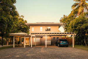 Why Summer-Bound Buyers Move Faster — And How Sellers Can Benefit From This Seasonal Shift