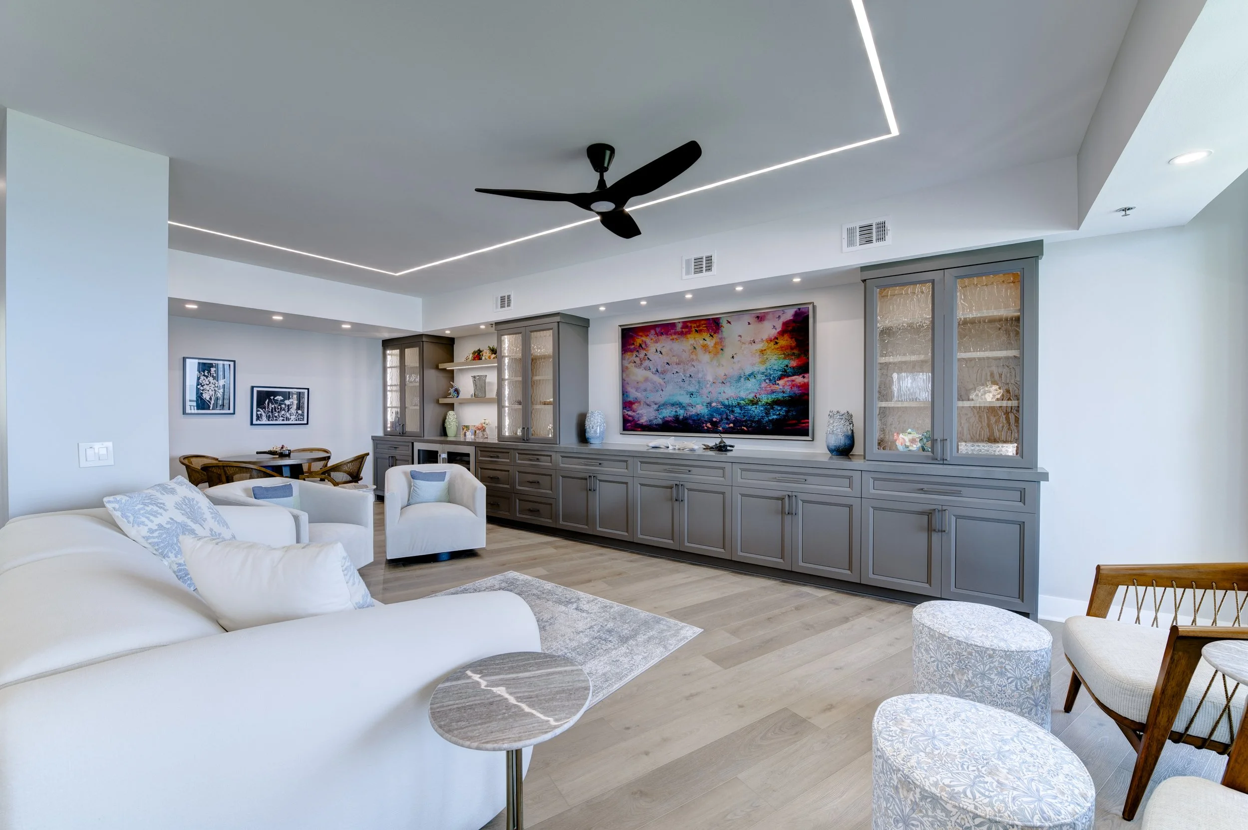palisade-palms-galveston-newport-unit-bc0800-living-builtins.jpg