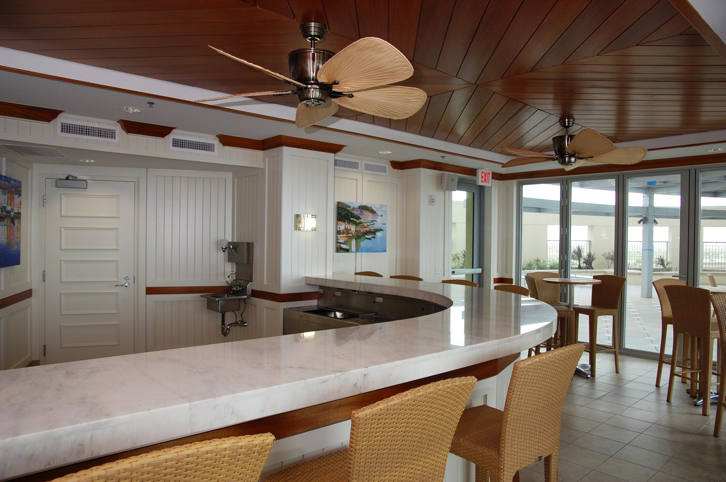 Palisade Palms- Lanai Bar.jpg