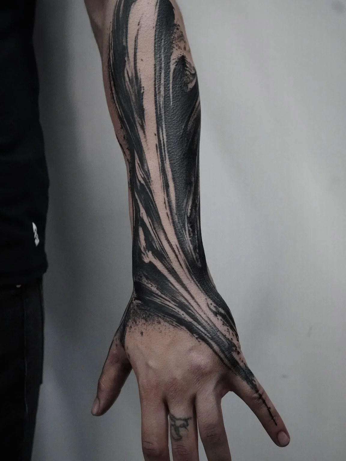 Awesome abstract arm by our resident artist @bellatrix_tattoo ✨ 
.
To book in with Rachel please DM them directly or send a request via our website (link in bio)
.
Ready to bring your next tattoo idea to life? Head over to www.blacktapestrytattoo.co.