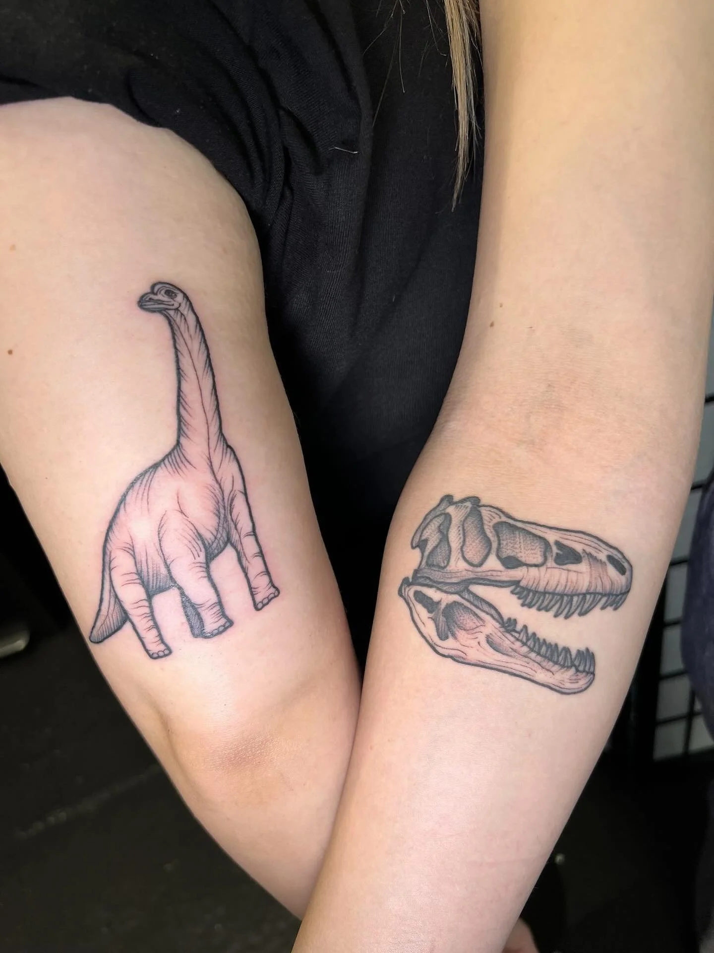 Gorgeous dino&rsquo;s by our artist @jessicablacktattoo ✨ 
.
To book in with Jess please DM them directly or send a request via our website (link in bio)
.
Ready to bring your next tattoo idea to life? Head over to www.blacktapestrytattoo.co.uk to bo