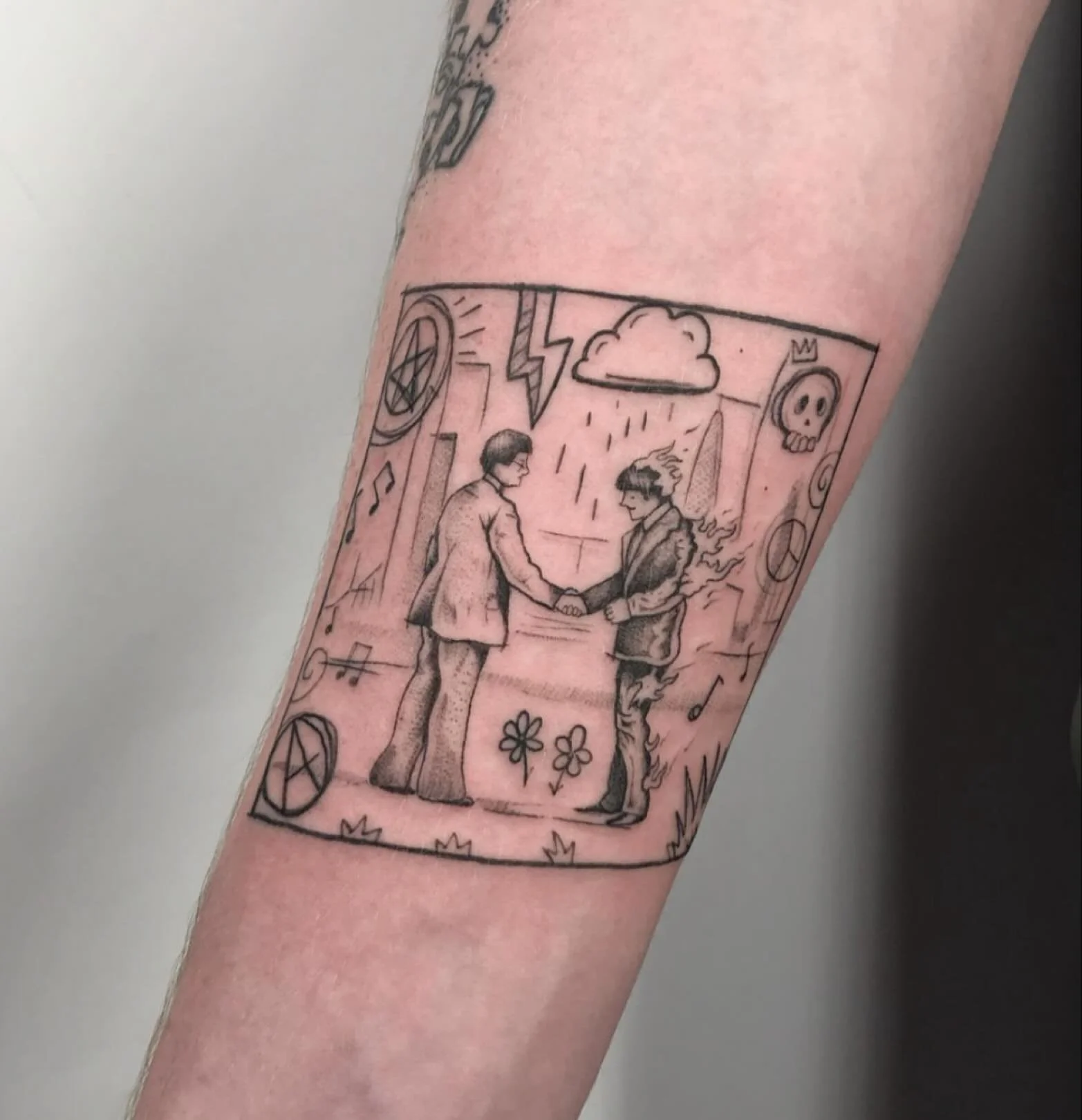 Cool Pink Floyd inspired tattoo by our resident artist @uglyblacksheep ✨ 
.
To book in with Jonathan please DM them directly or send a request via our website (link in bio)
.
Ready to bring your next tattoo idea to life? Head over to www.blacktapestr