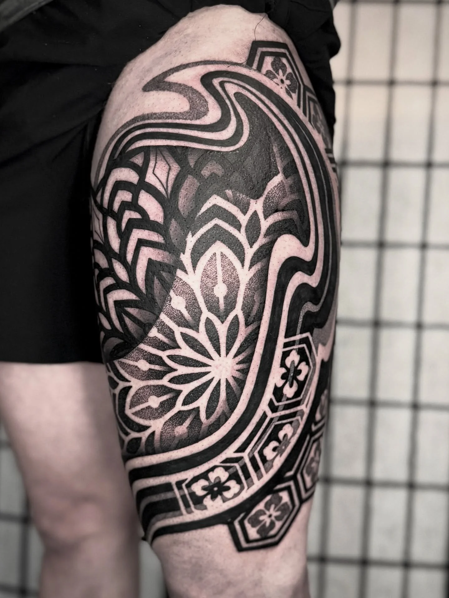 A few photos and videos from this 2-day piece last week. Around 14 hours tattooing in total. Andy’s skin was pretty sensitive so I’ve had to desaturate the pics quite a bit but you get the picture! 
Really enjoyed playing with a few new