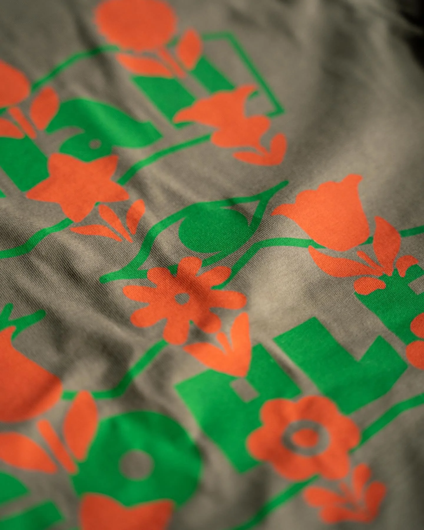 Good Afternoon 🌞 

We just got these rad new shirts printed by our friend @the_princeofprints and designed by @familys.family

These are available tomorrow! And make the perfect gift, all sizes available!!! 

Long Sleeve shirts in Walnut 100% combed