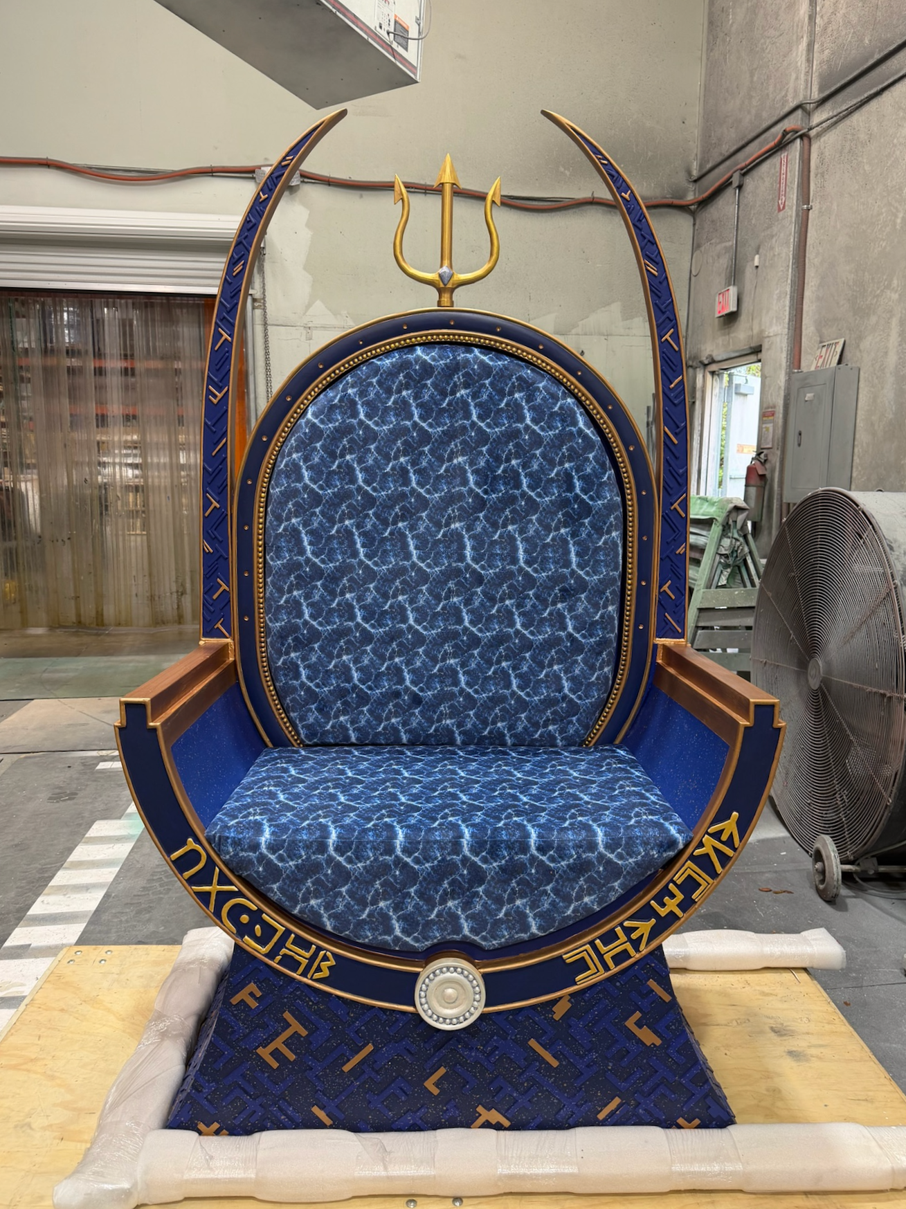 KING CHAIR