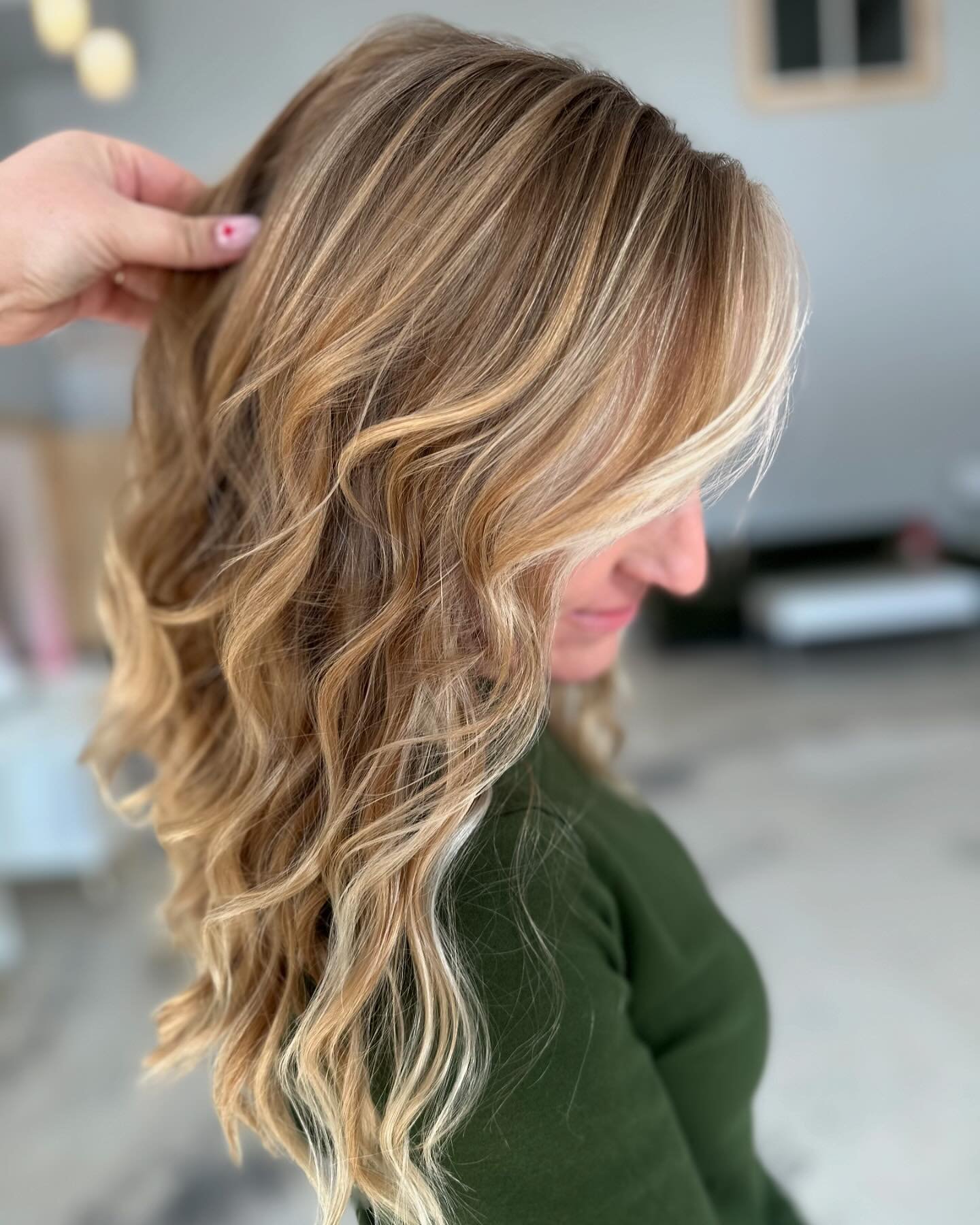 We love our summer blondies! 🌟🍹 

800 Main is full of exciting things right now! Another social night this Thursday to attend! Plus Nail, Tattoo, &amp; Tox appointments to book! 💅✨

Come see us before summer ends, the options are endless! 💕

Book