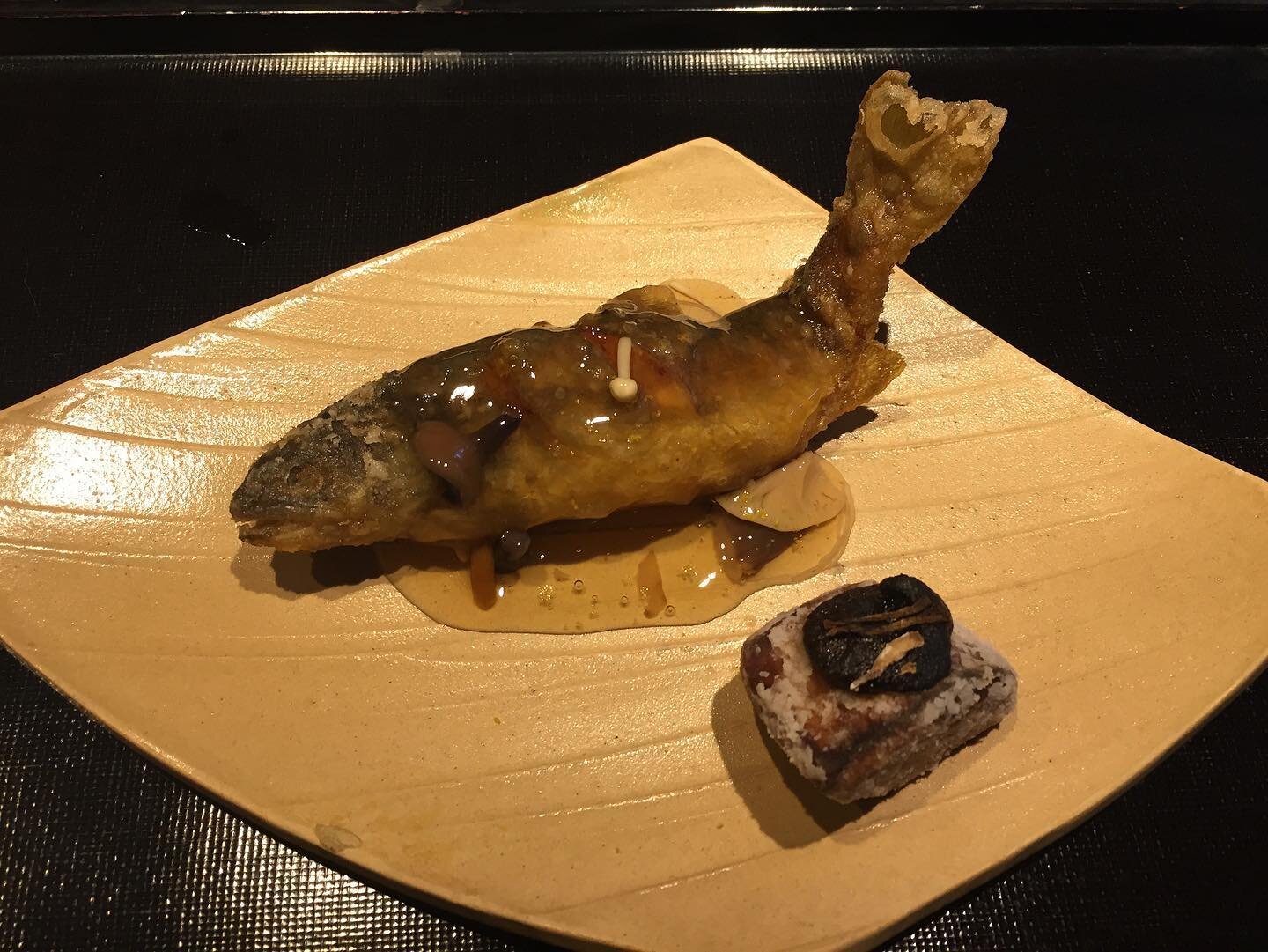 Kaiseki, a traditional Japanese cuisine, originated in the Heian period (794-1159) with elaborate banquets at the imperial court. These banquets, similar to today's kaiseki, featured numerous dishes and were enjoyed over several hours. The format of