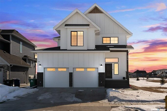 FOR SALE | Step into luxury in the 🖤 of Aspen Ridge

Our favourite 3: 
―&nbsp; Upstairs offers 5 beds &amp; 3 baths
―&nbsp; Unparalleled views. Surrounded by greenery &amp; walking paths (front, side, back)
―&nbsp; Designer kitchen 

Welcome home! ?