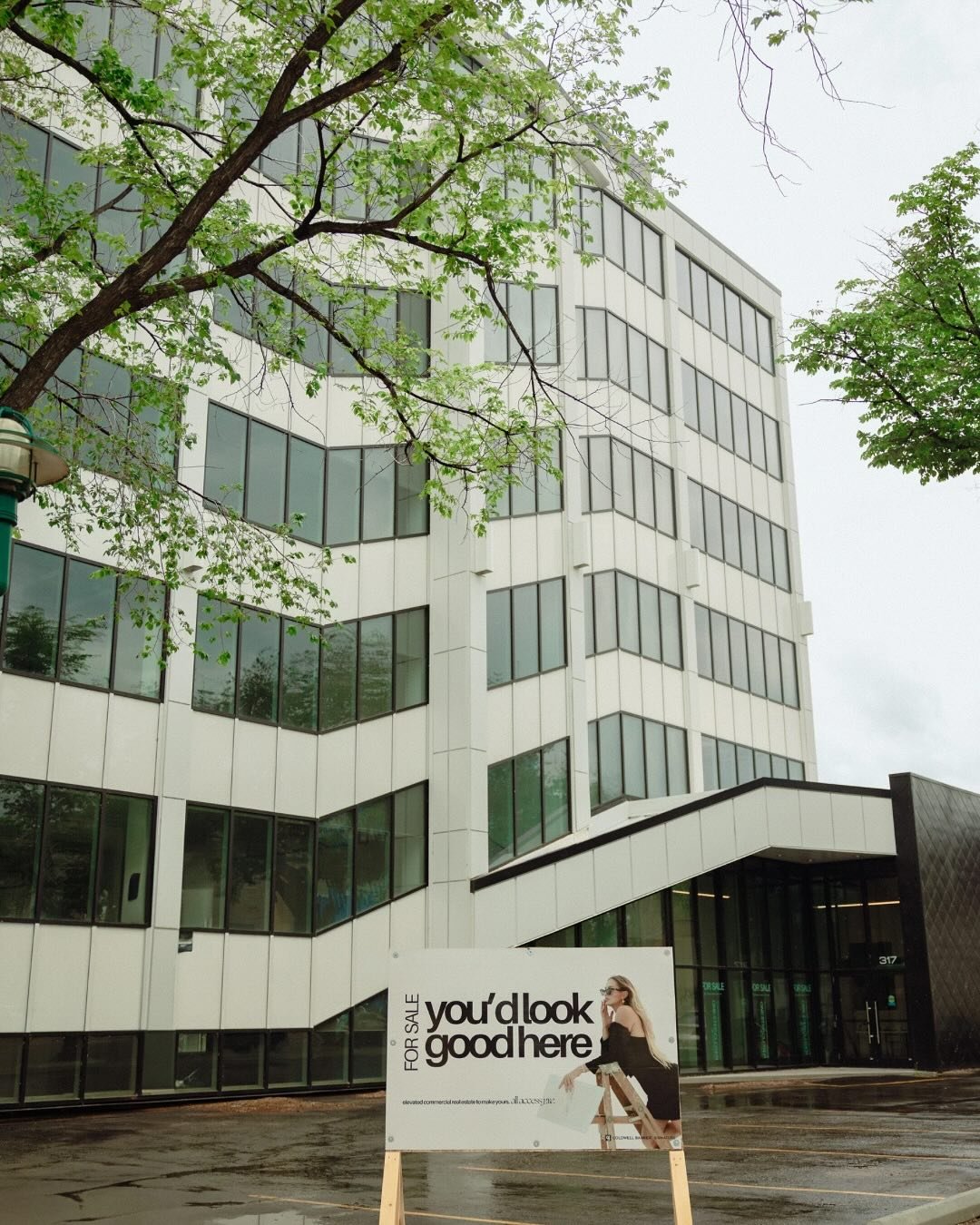 🌟 MASSIVE SPRING GIVEAWAY 🌟
We’re celebrating the launch of our $16,000,000 listing also known as the All Access YXE building with a HUGE giveaway featuring some of our favourite local businesses!
🏢 The Building:
@allaccessyxe | 317 4th Av