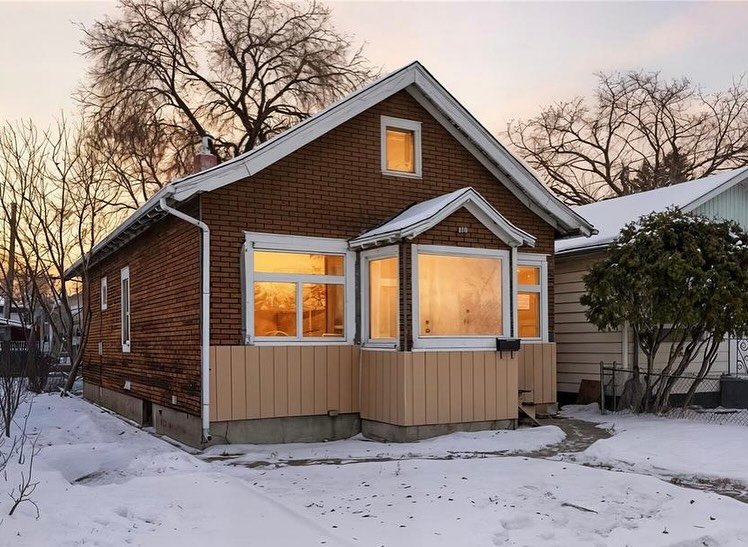 NEW LISTING | Affordable, turn-key, 4 bedroom (+ den) family home in the heart of Riversdale 🏡 

&mdash; 4 bed 🛏️ 2 bath 🛁 + den 🛋️

&mdash; Refreshed interior finishings throughout, including updated kitchen  and bathrooms 

&mdash; Upgraded ABS