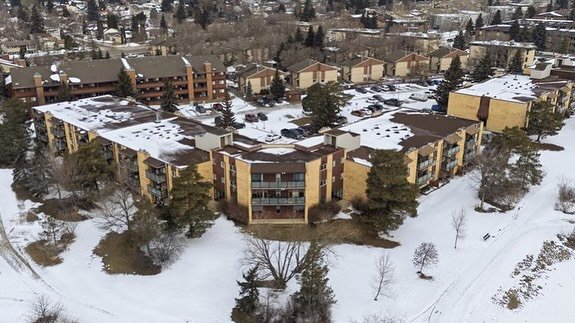 NEW LISTING | Your low-maintenance Wildwood start 🏡

&mdash; 1 bed 🛏️ 1 bath 🛁
&mdash; bright, easy to live in layout
&mdash; gym + rec space in building
&mdash; close to everything you need 🛍️

Tons thoughtful updates throughout including new fl