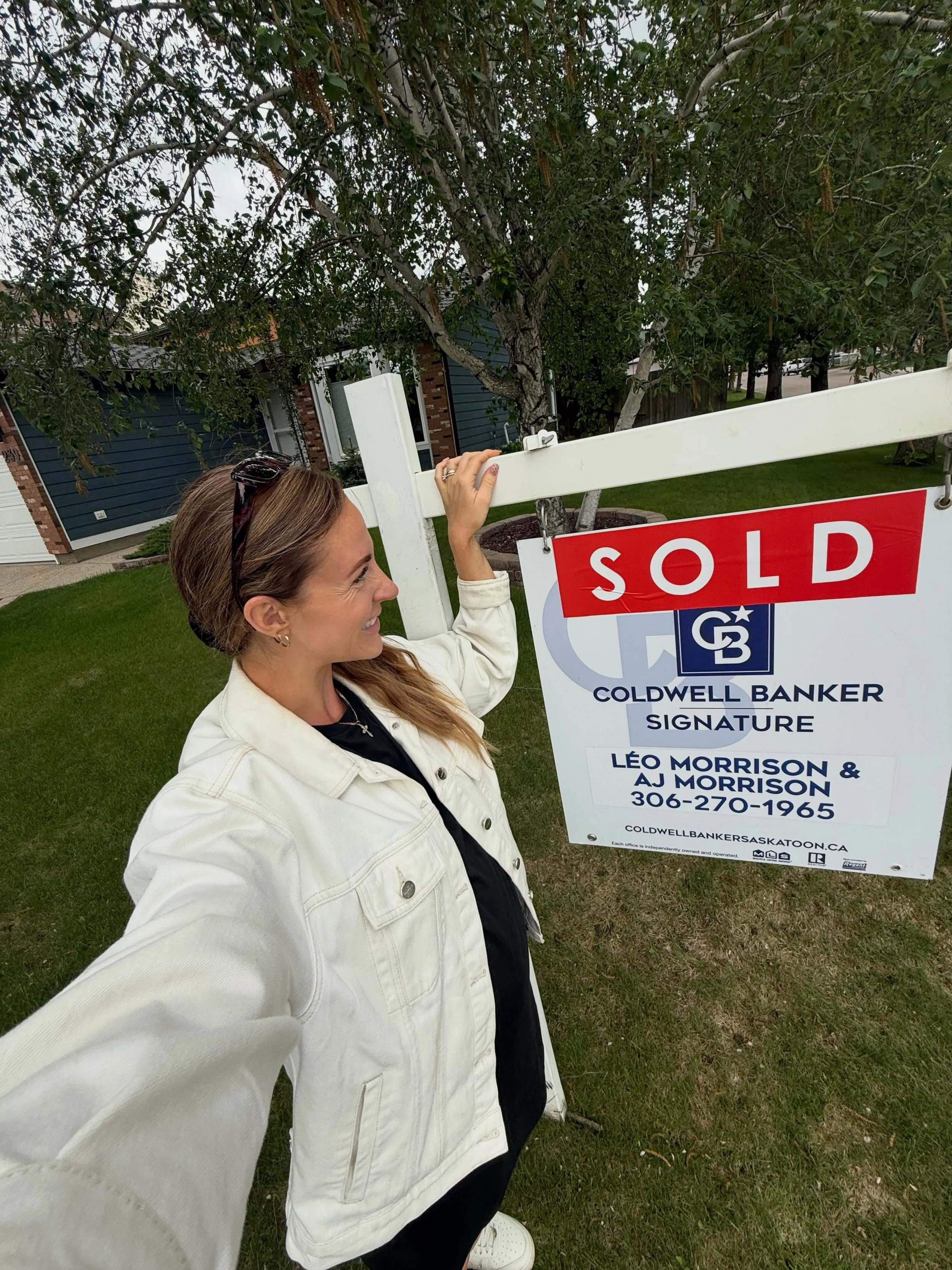 Records were made to be broken. 🏆

We just sold a silverspring beauty for $650,000, setting the new record for the highest sold price in Silverspring for 4 level splits by $45,500. Oh, and $80,000 over asking.

If you have been thinking about sellin