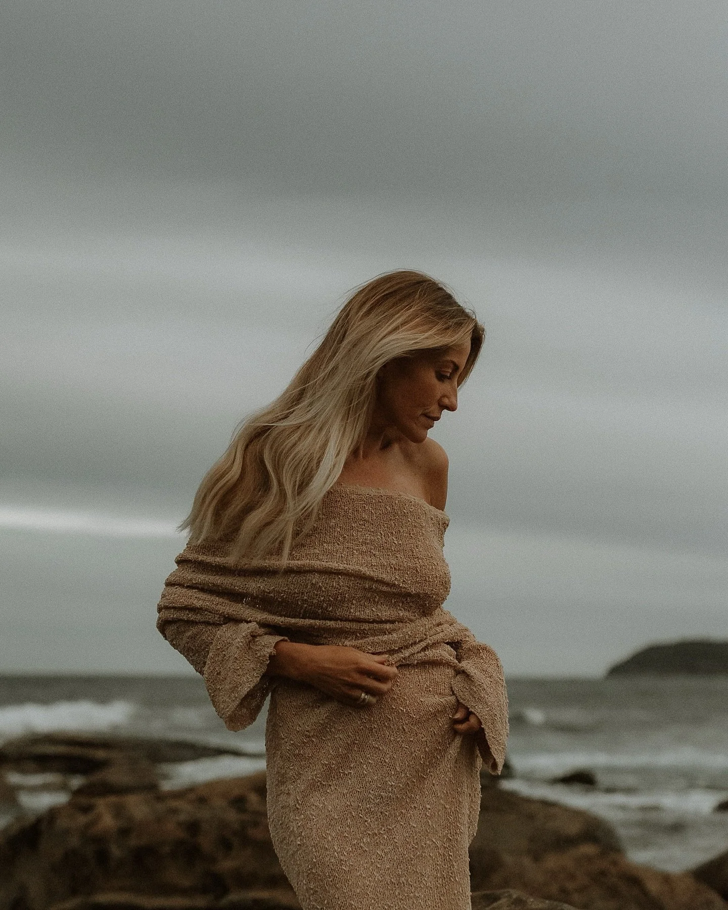 Sometimes the best sessions happen completely by chance.
After a client was running late, we went for a quick wander- and stumbled across Pascale and her gorgeous Balto. An absolute ray of sunshine, she smiled and said “Hell yes!” before