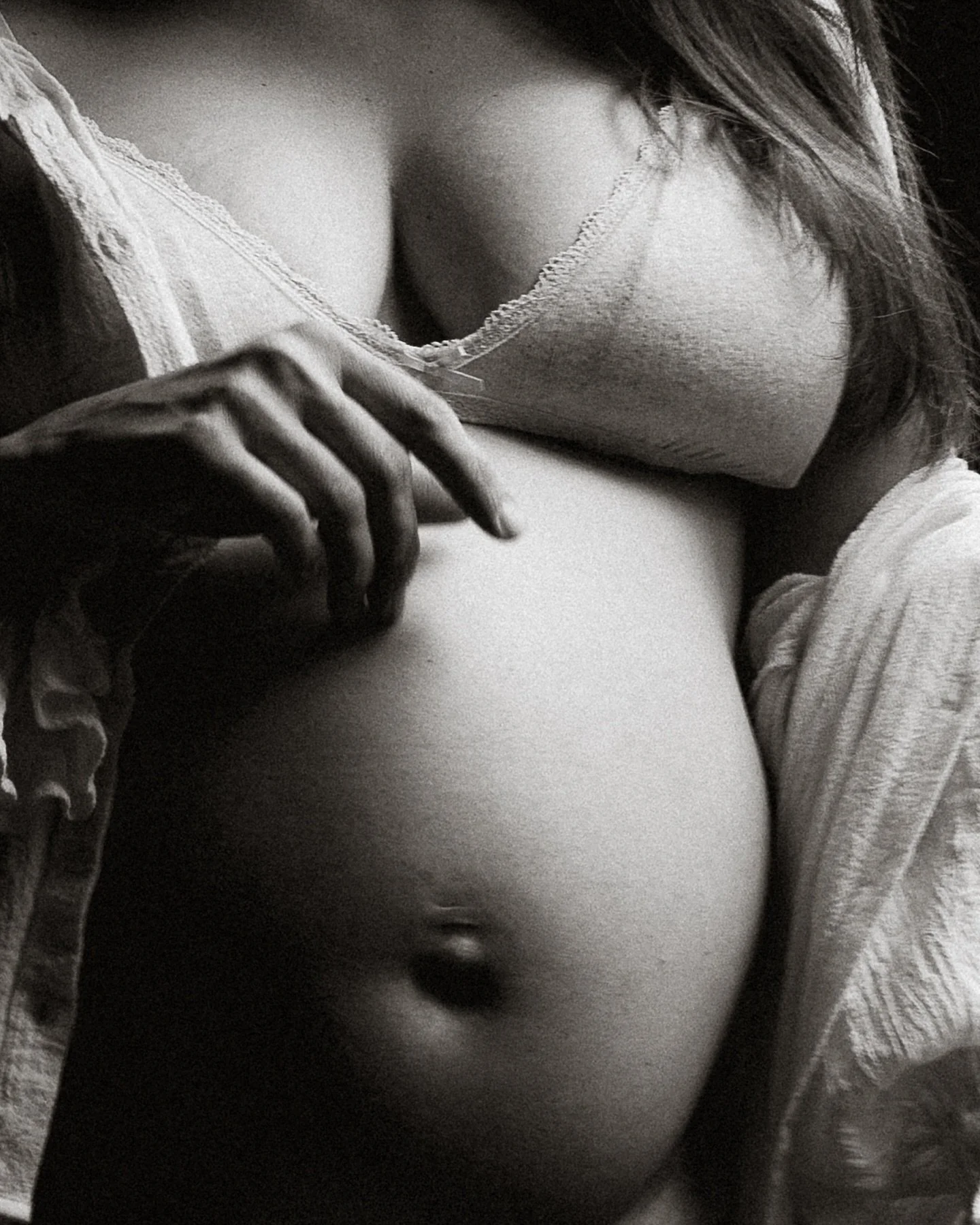 There’s something about pregnancy that feels both ordinary and extraordinary all at once. You’re still doing life—school drop offs, work, dinner on the table—but all the while, you’re carrying this quiet little miracle i