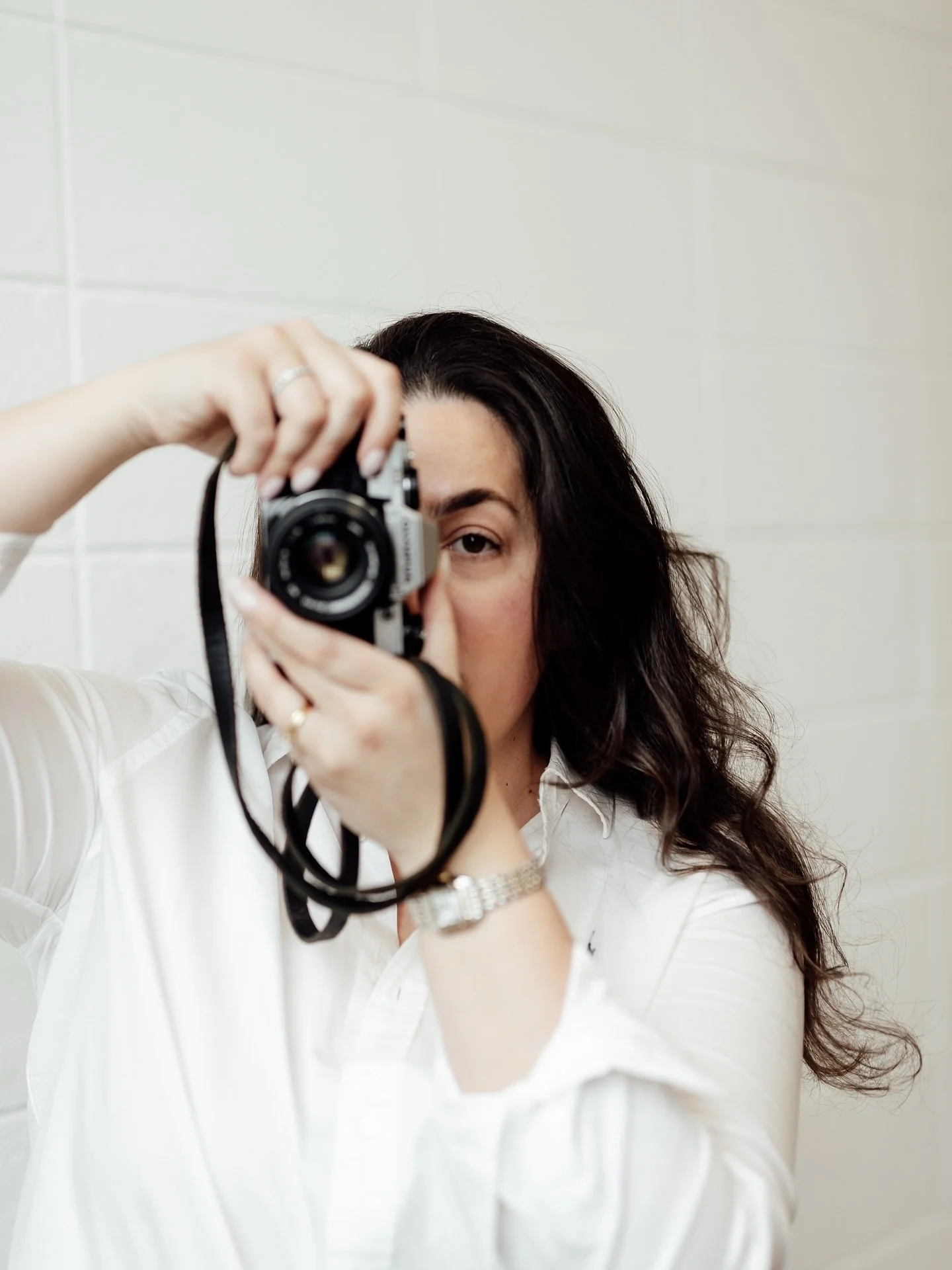 Hello, it’s me 🤍
I’m Nicole – the heart and hands behind Nicole Reine Photography. ✨ What lights me up about this work is the simple truth that no two stories are ever the same. Every woman who steps in front of my lens brings her