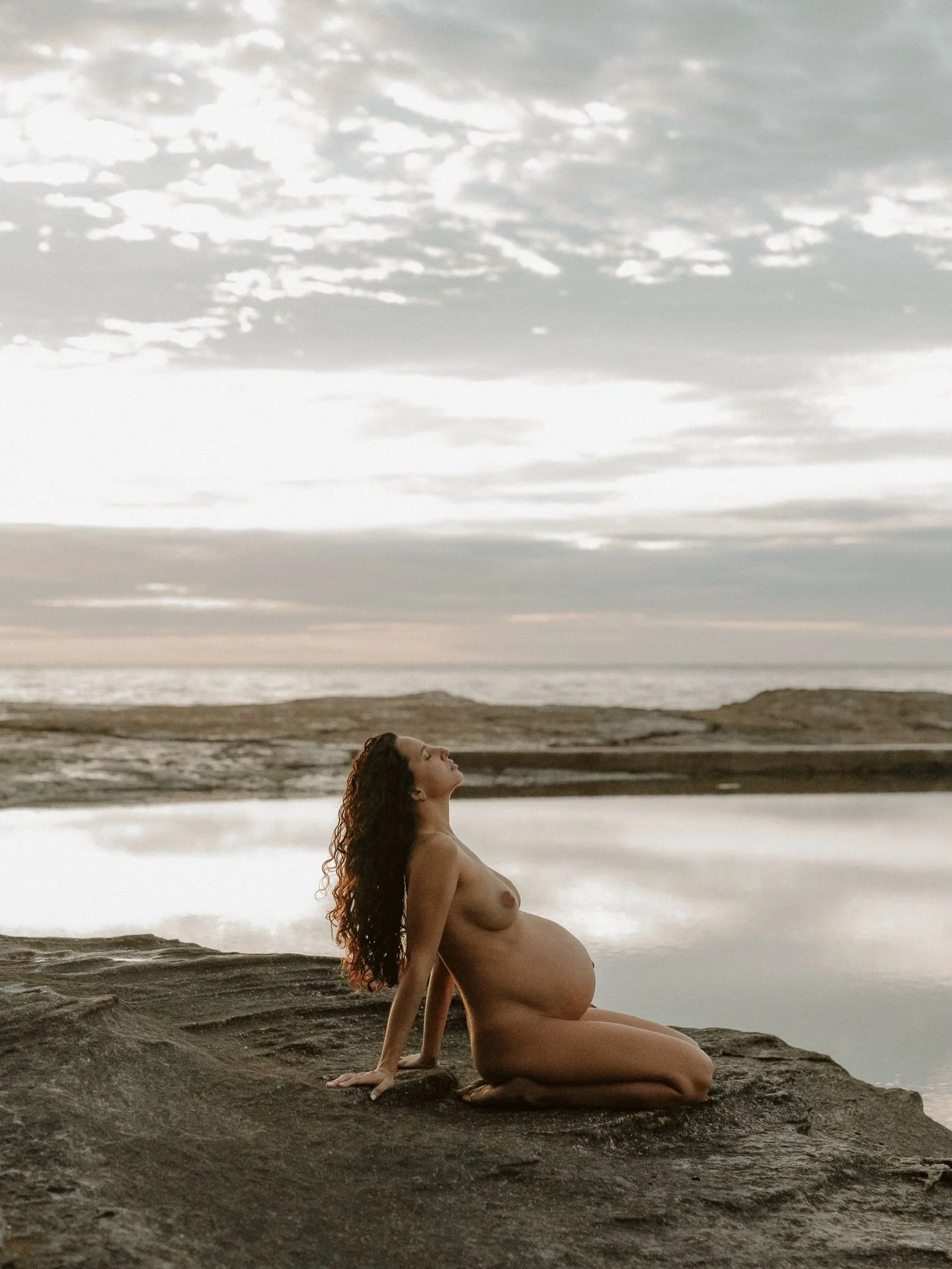 There&rsquo;s a quiet story many mothers carry.

That their bodies have changed too much.
That softness should be hidden.
That the marks left behind from growing a baby somehow take away from their beauty.

But when I look at you through my lens, non