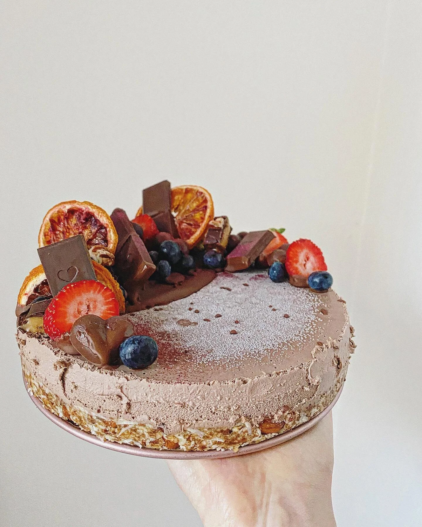 Raw vegan chocolate &lsquo;cheesecake&rsquo; creation for a special birthday ❣️🥳