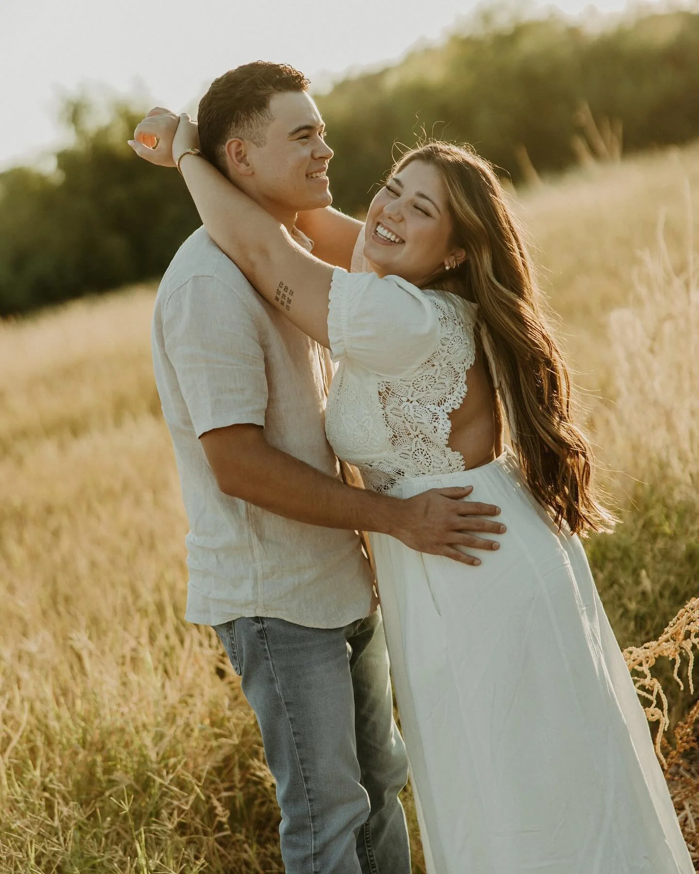 Engagement photos for one of my sweet 2025 couples!!! I love taking photos of love so much and I cannot wait for their wedding day 🦢🤍

#weddingphotography #scottsdaleweddingphotographer #newyorkphotographer