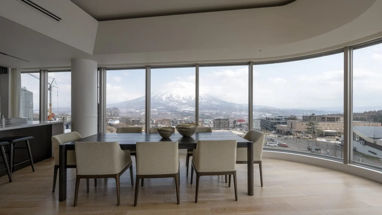 Skye-Triple-Key-Dining-Room-Yotei-View-1280x720.jpg