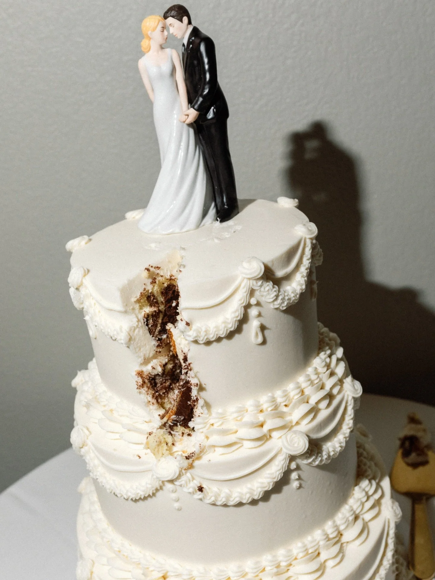 This isn&rsquo;t about &ldquo;look at the camera.&rdquo;

It&rsquo;s about the in-between moments &mdash;
when he reaches for her without thinking,
when she smiles before the kiss,
when the world gets quiet and it&rsquo;s just them.

I don&rsquo;t ph