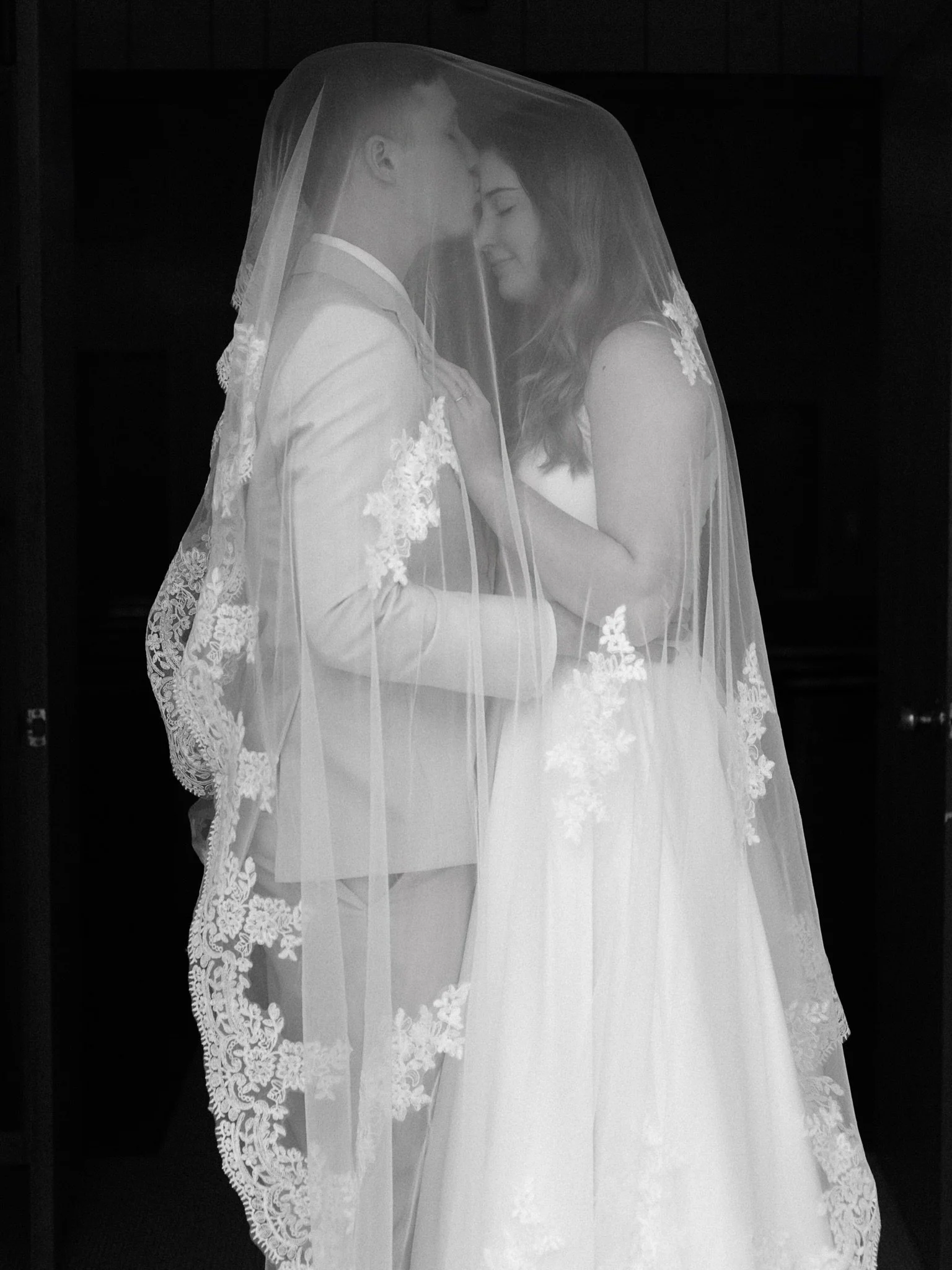 An intimate wedding is about having only the people who truly matter around you.
No noise, no extra &mdash; just real conversations, hugs, and moments that feel deeper.

It&rsquo;s an atmosphere where every look means something,
and every emotion is 