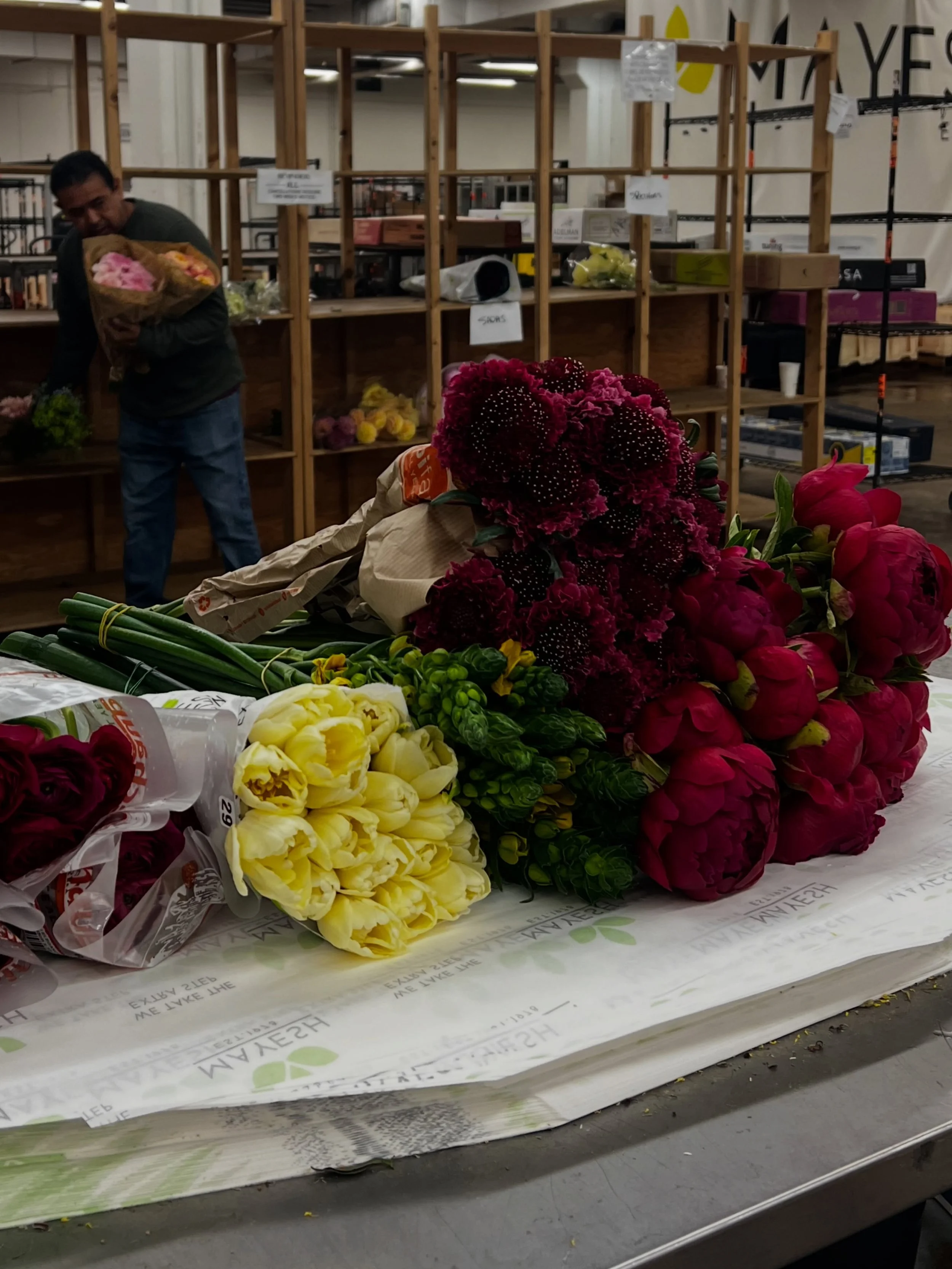 BTS of fine-tuning the color palette, finding the perfect florals, and creating unnecessary emotional attachments to flowers I don&rsquo;t buy. I still dream of these butter yellow tulips 💛

#floristregrets #florist #lifeofaflorist #floristofinstagr