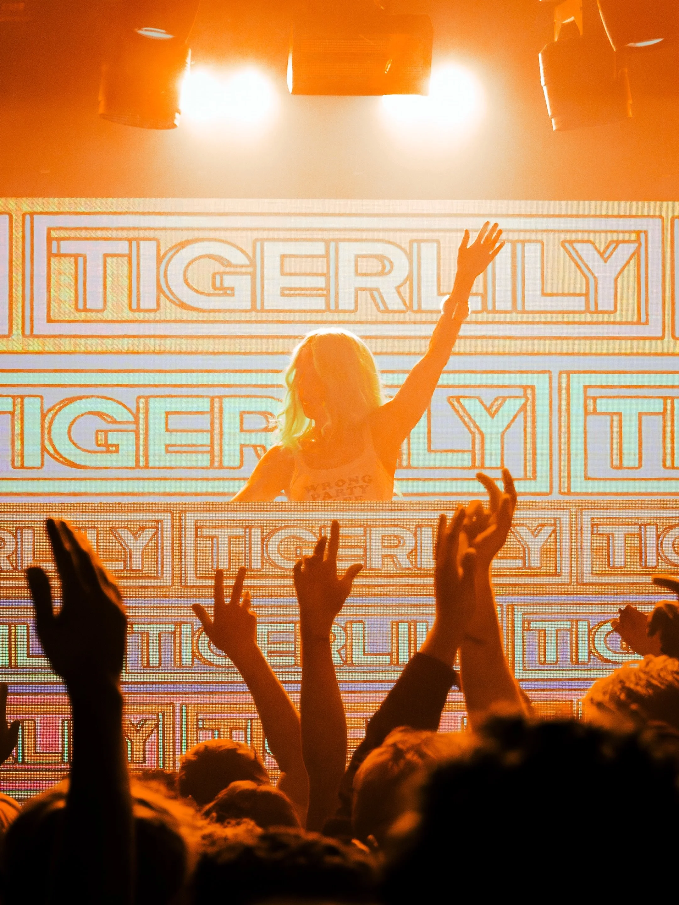 DJ TIGERLILY 🧡

Shot for @greatsouthernnights @aria_official 
@djtigerlily &bull; @kingstreetnewcastle 

📷: @sociallydesigned 
#djtigerlily #greatsouthernnights #feelnsw #livemusicphotographer #livemusic