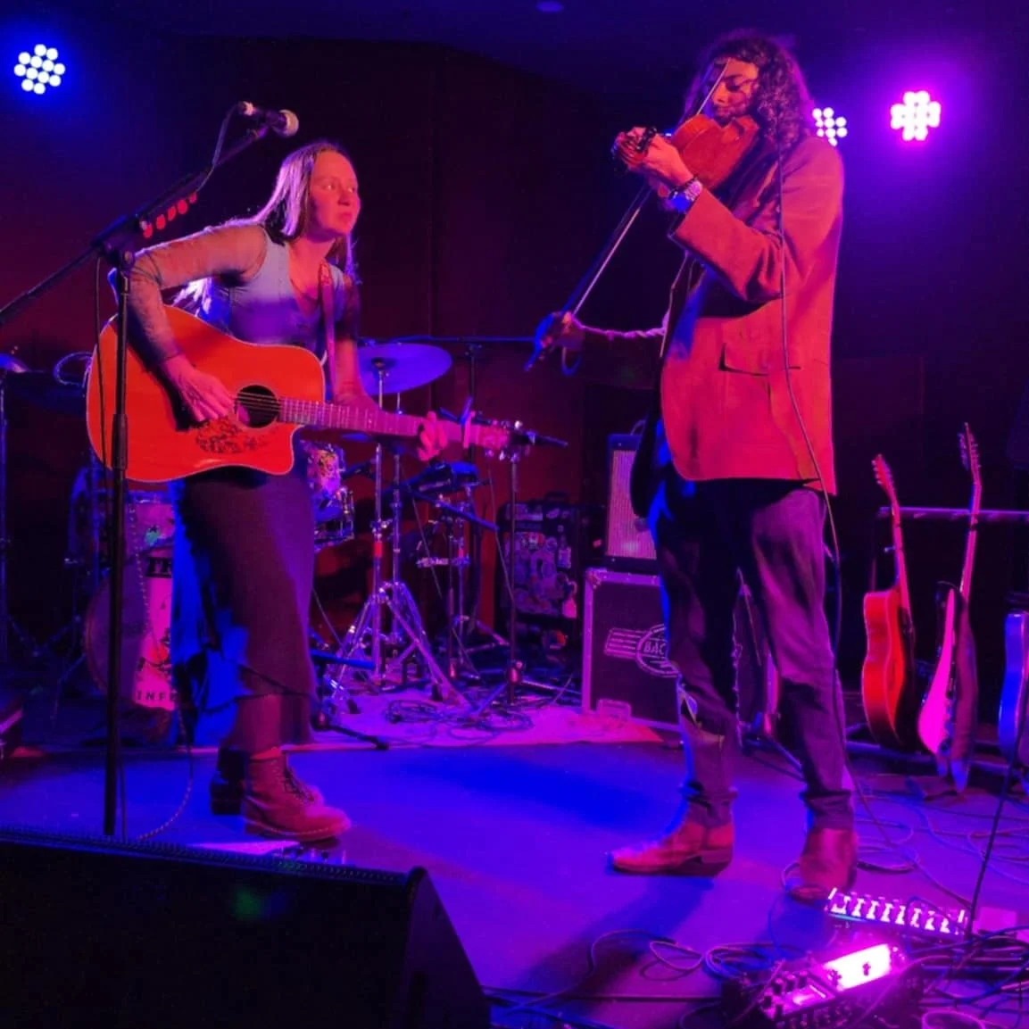 I had soo much fun on Saturday - supporting @austinmackaymusic at @mojosbarfreo , and playing alongside maestro @daniel_drieberg 🎻💫

It&rsquo;s been a wild run these last few months - travelling near and far for this wondrous winter tour! 

I have 