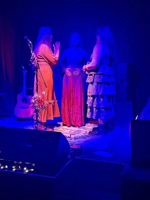 If a photo could encapsulate ✨ Folk, Fable &amp; Forgotten Tales ✨it was definitely this one! Four female folk artists sharing their he(art) - through the medium of music 🎶 

There was a strong synergy in the room that night ~ and I&rsquo;d like to 