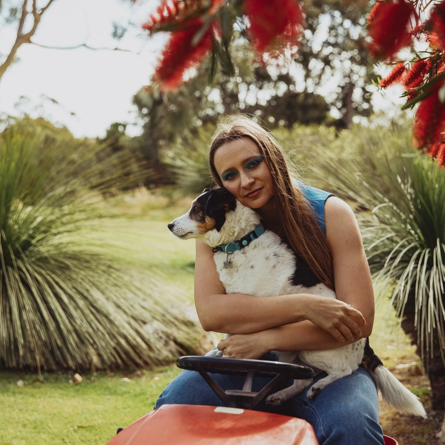 Some behind the scene snaps thanks to @lizziewilkiephotos_ ~ it was such a fun afternoon creating my &lsquo;Someday Somewhere&rsquo; music video thanks to @emmasmartt ! I wanted something real and fresh - something that would make ya smile, so I hope