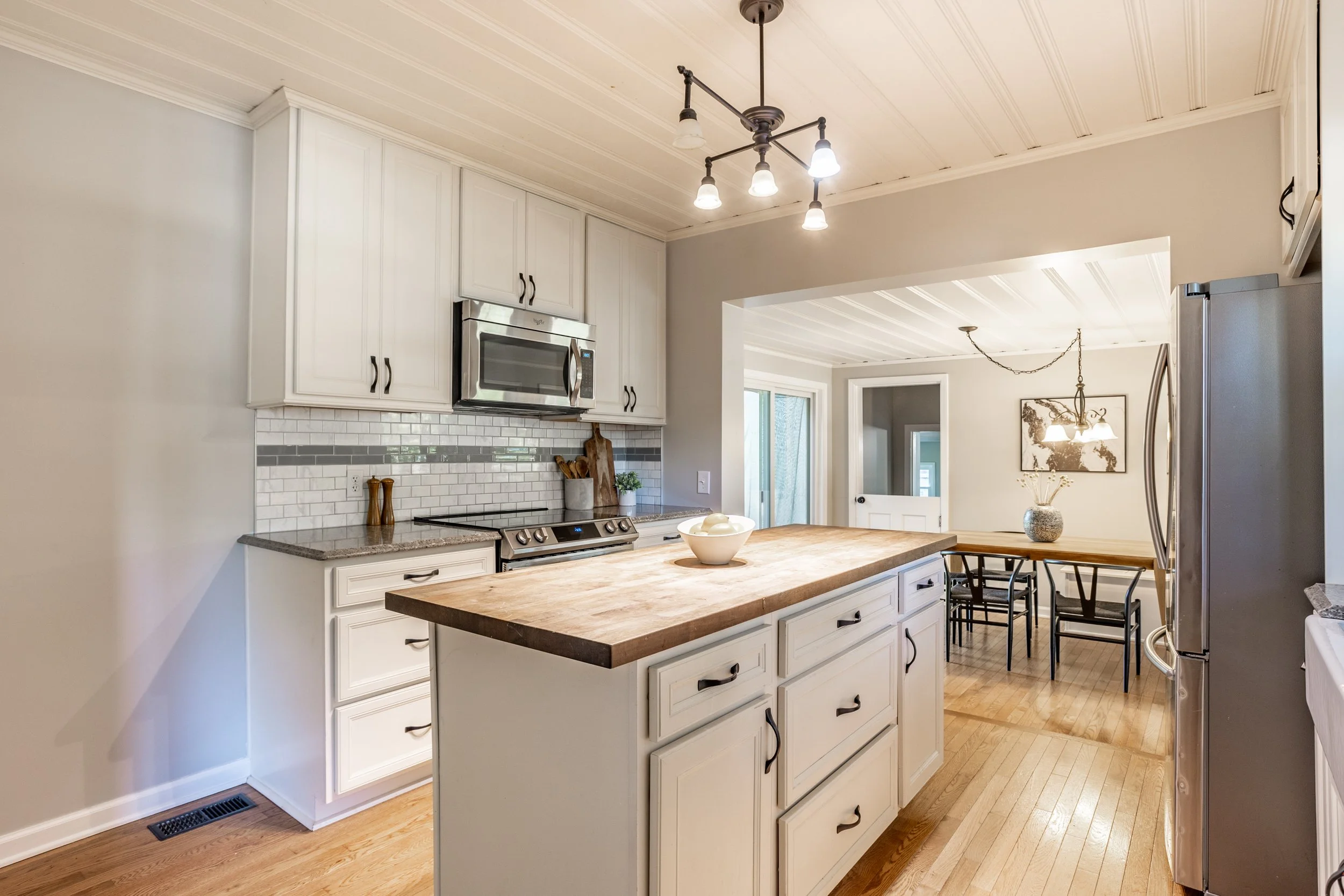 13 - 5705 Crestview.jpg