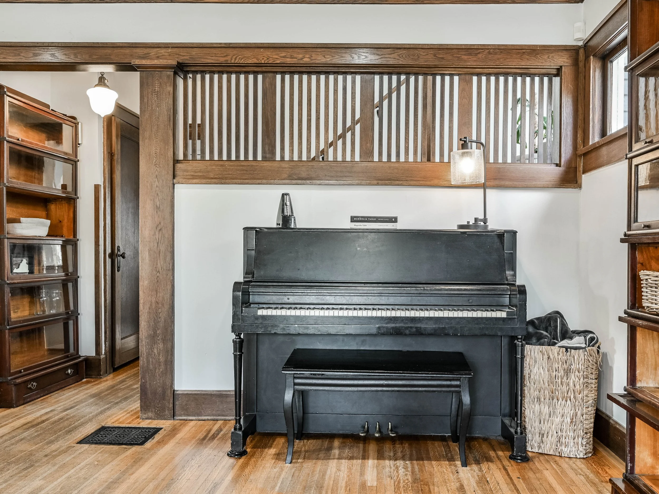 08 - {401 E 37th St}.jpg
