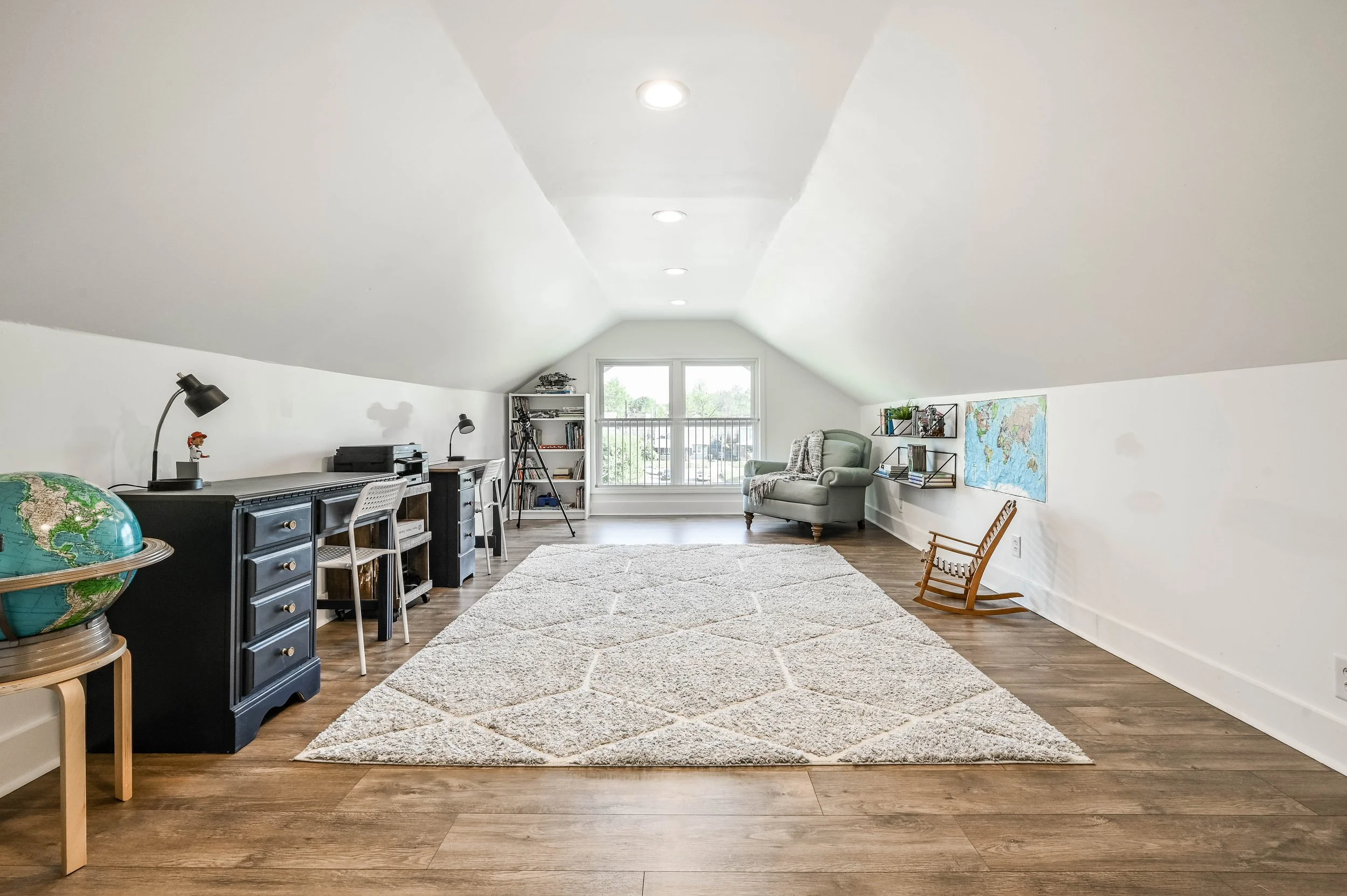 30 - {401 E 37th St}.jpg