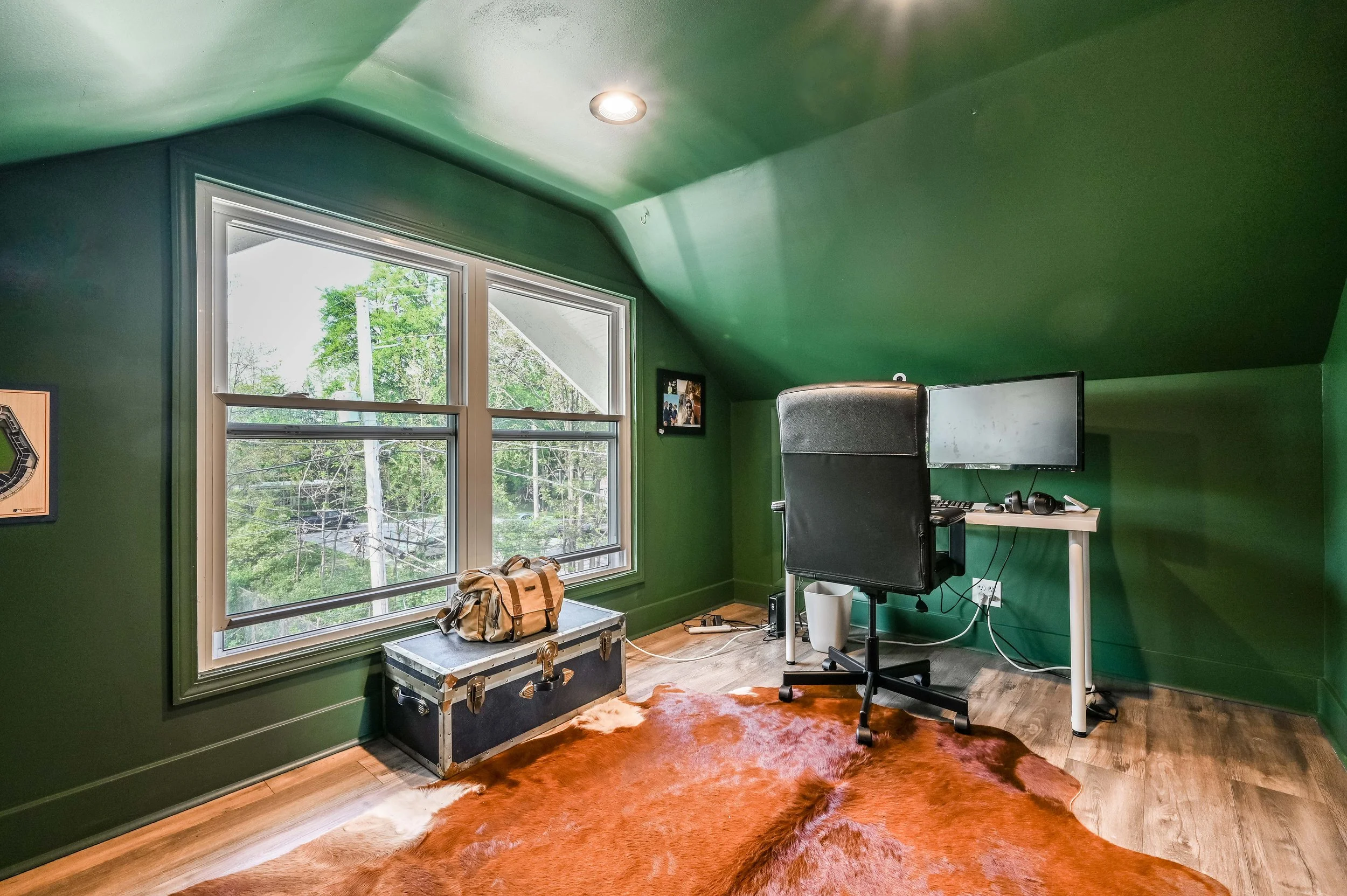 32 - {401 E 37th St}.jpg