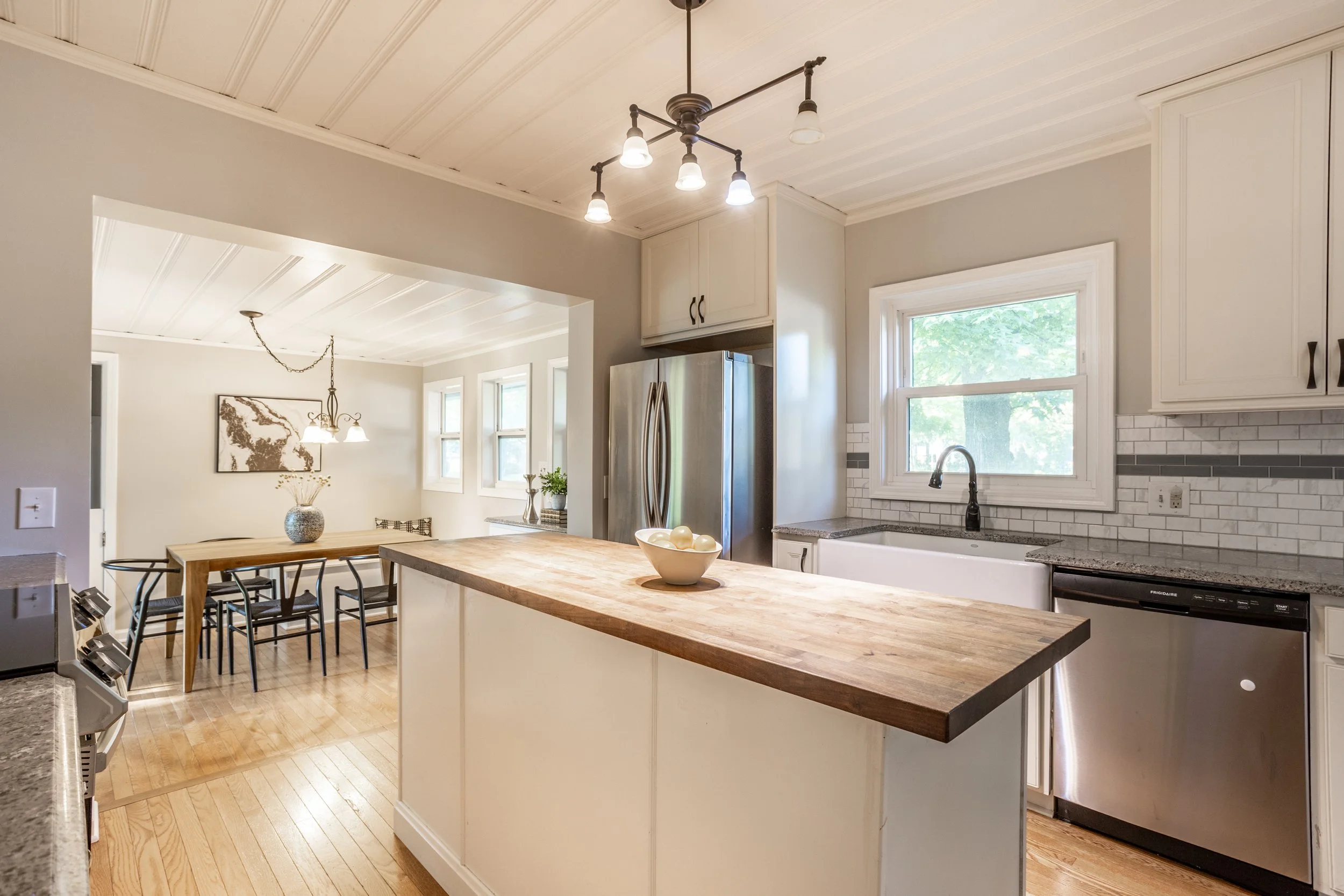 14 - 5705 Crestview.jpg