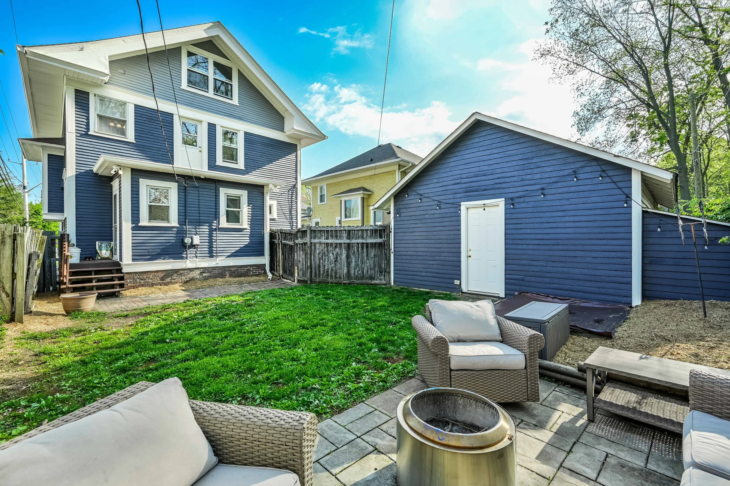 44 - {401 E 37th St}.jpg