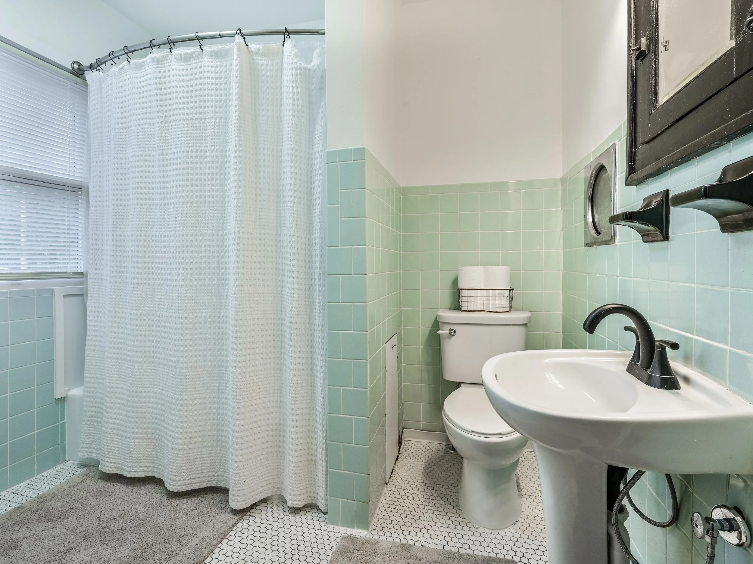36 - {401 E 37th St}.jpg