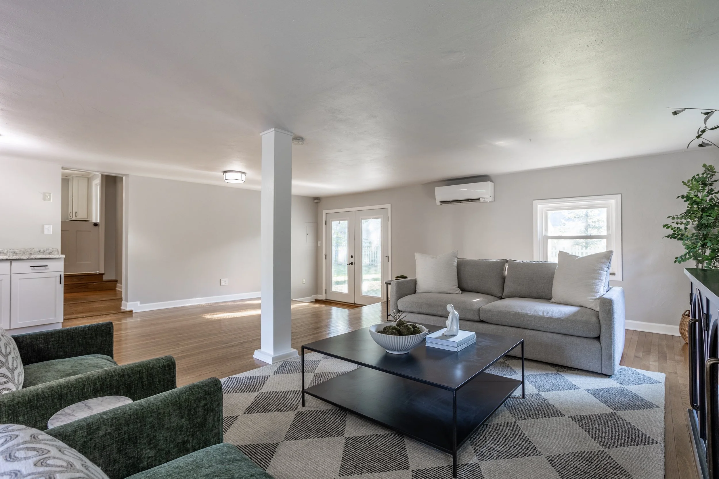 20 - 5705 Crestview.jpg