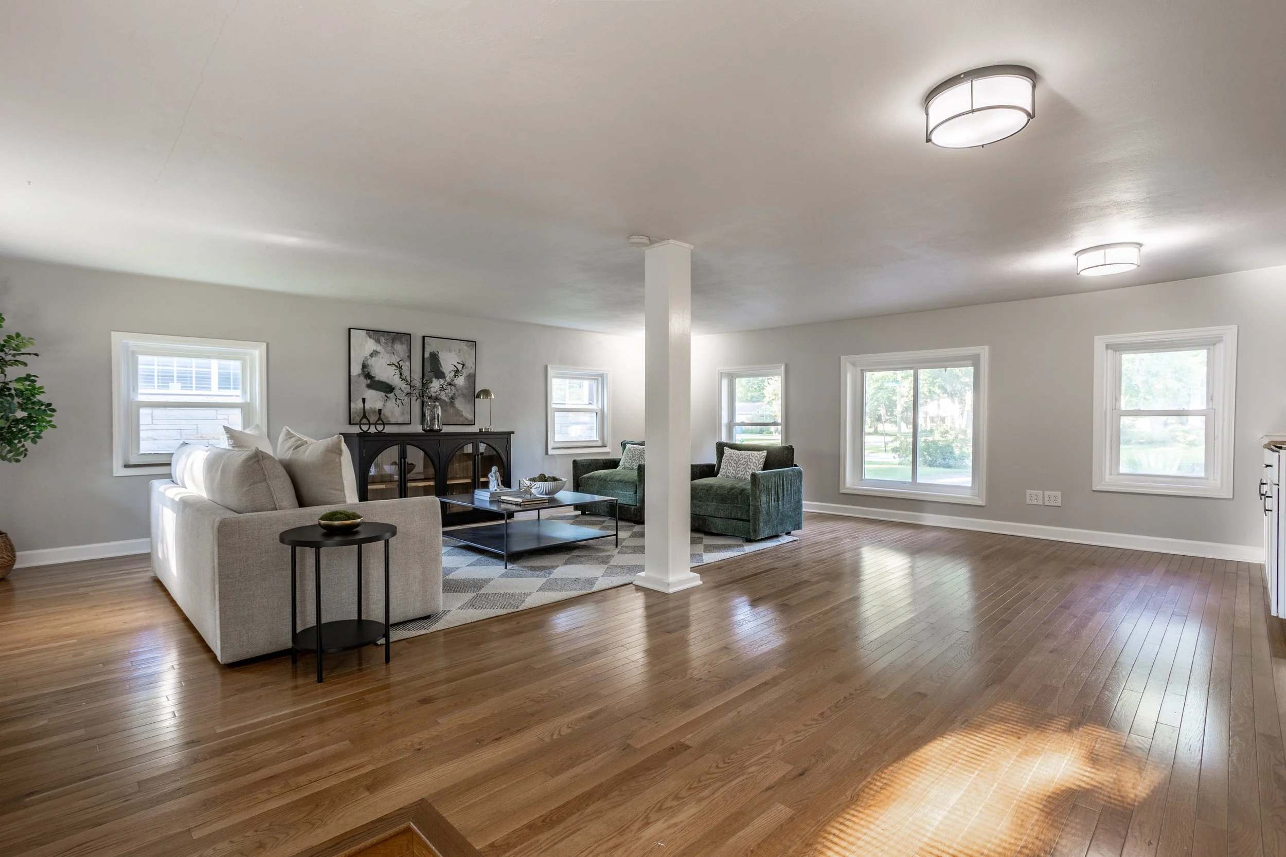 21 - 5705 Crestview.jpg