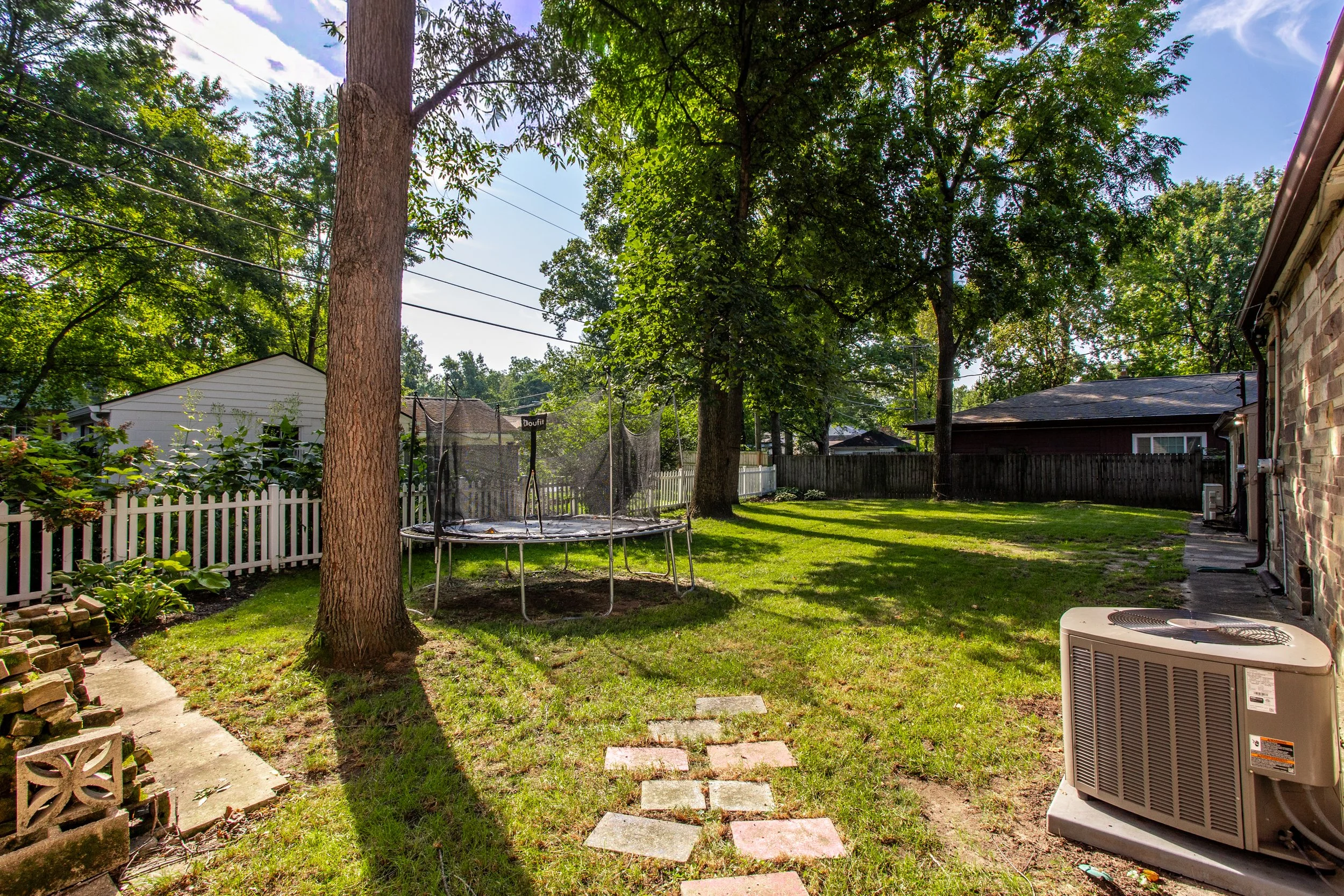 37 - 5705 Crestview.jpg