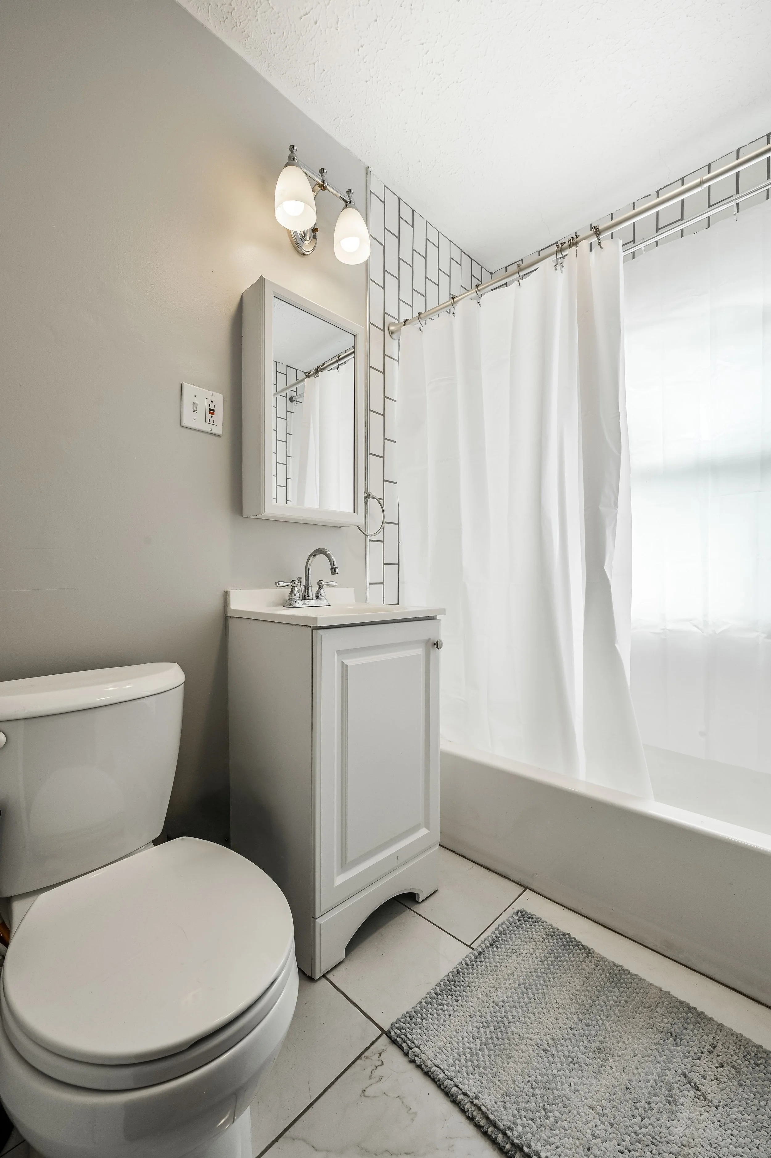 20 - {5855 E 10th St}.jpg