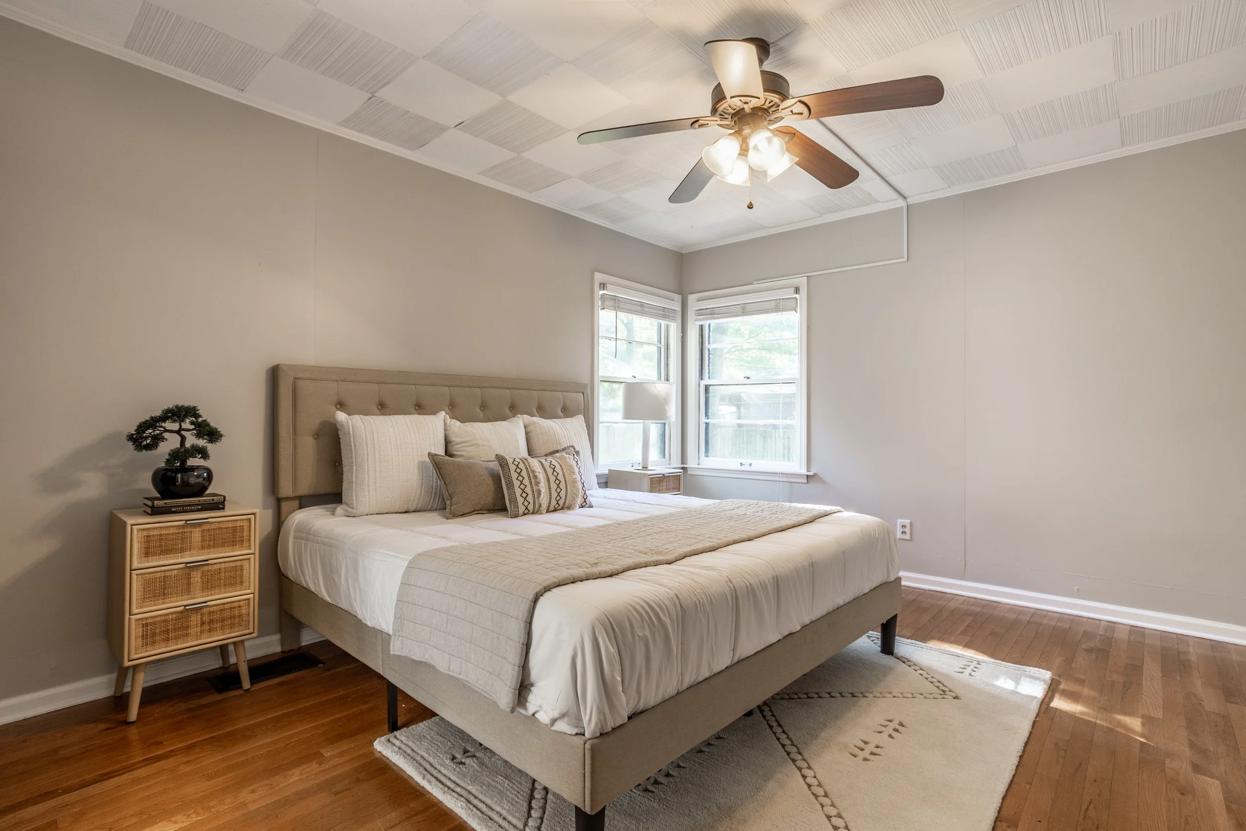 22 - 5705 Crestview.jpg