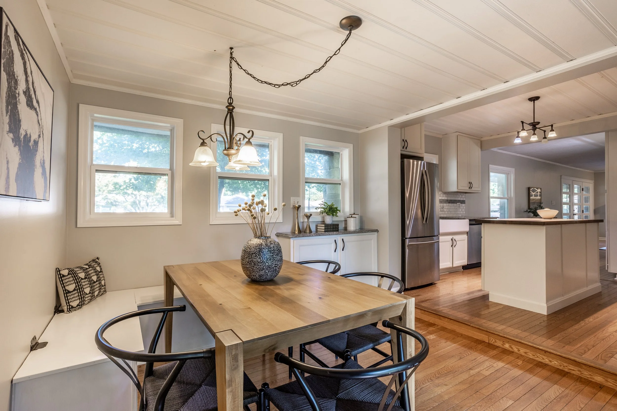 17 - 5705 Crestview.jpg