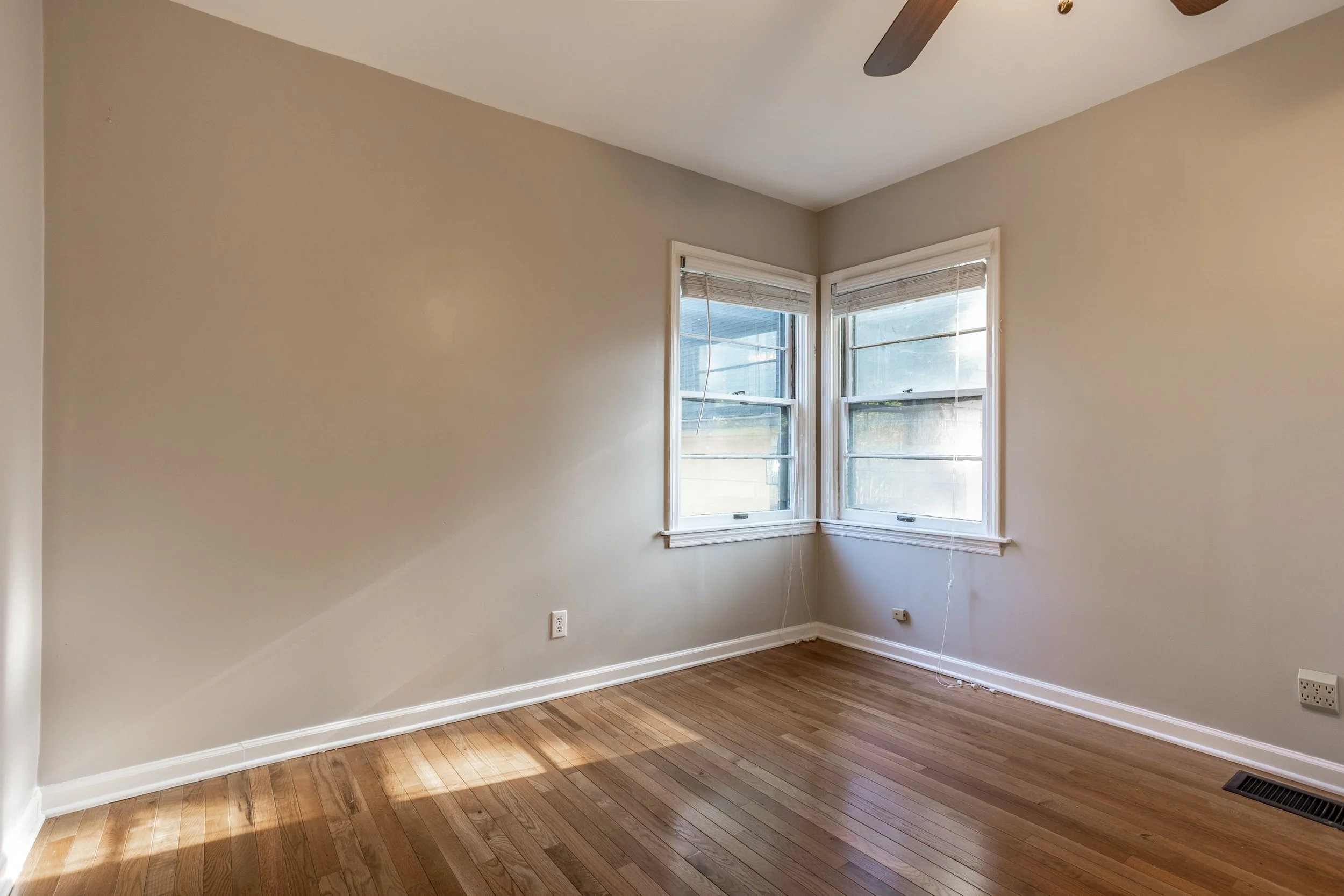27 - 5705 Crestview.jpg