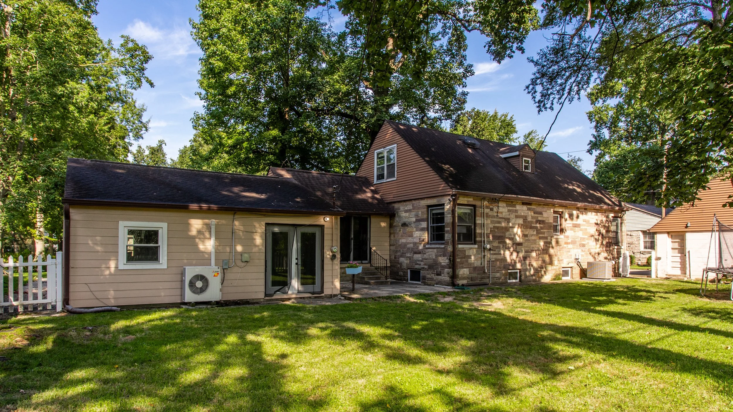38 - 5705 Crestview.jpg
