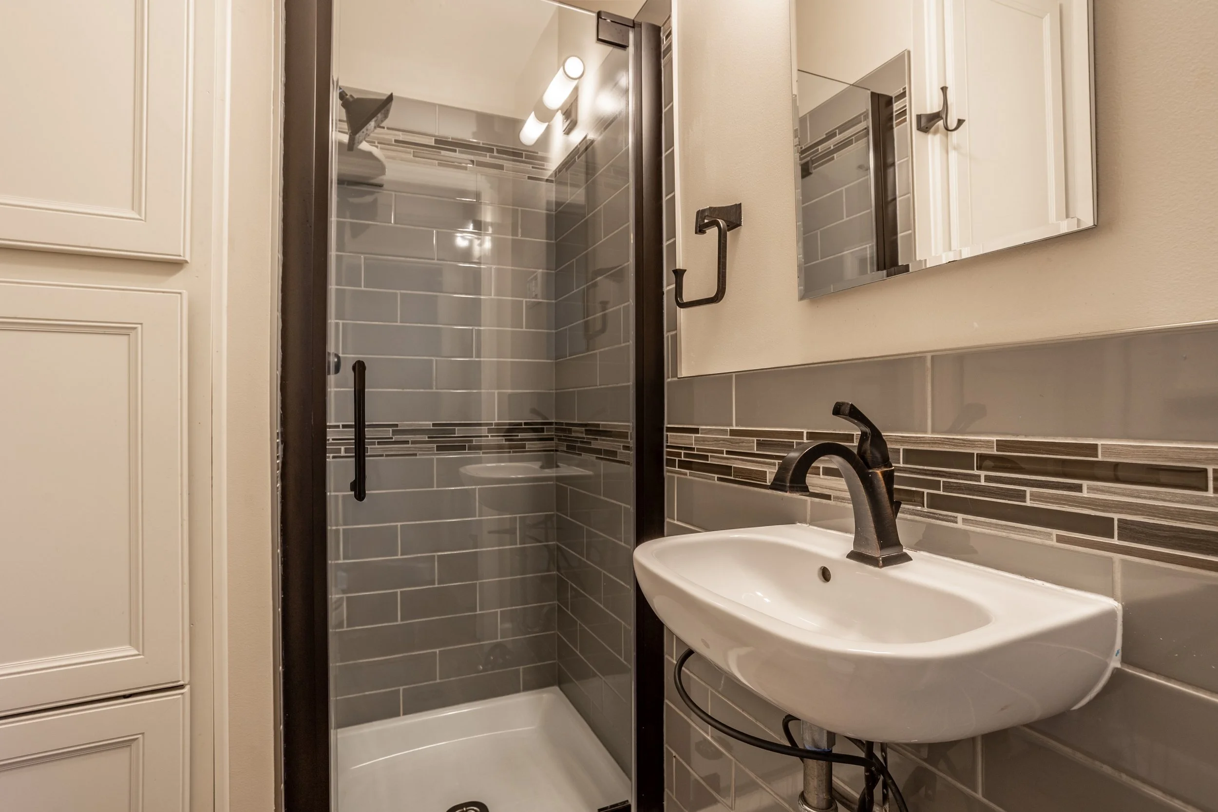 26 - 5705 Crestview.jpg